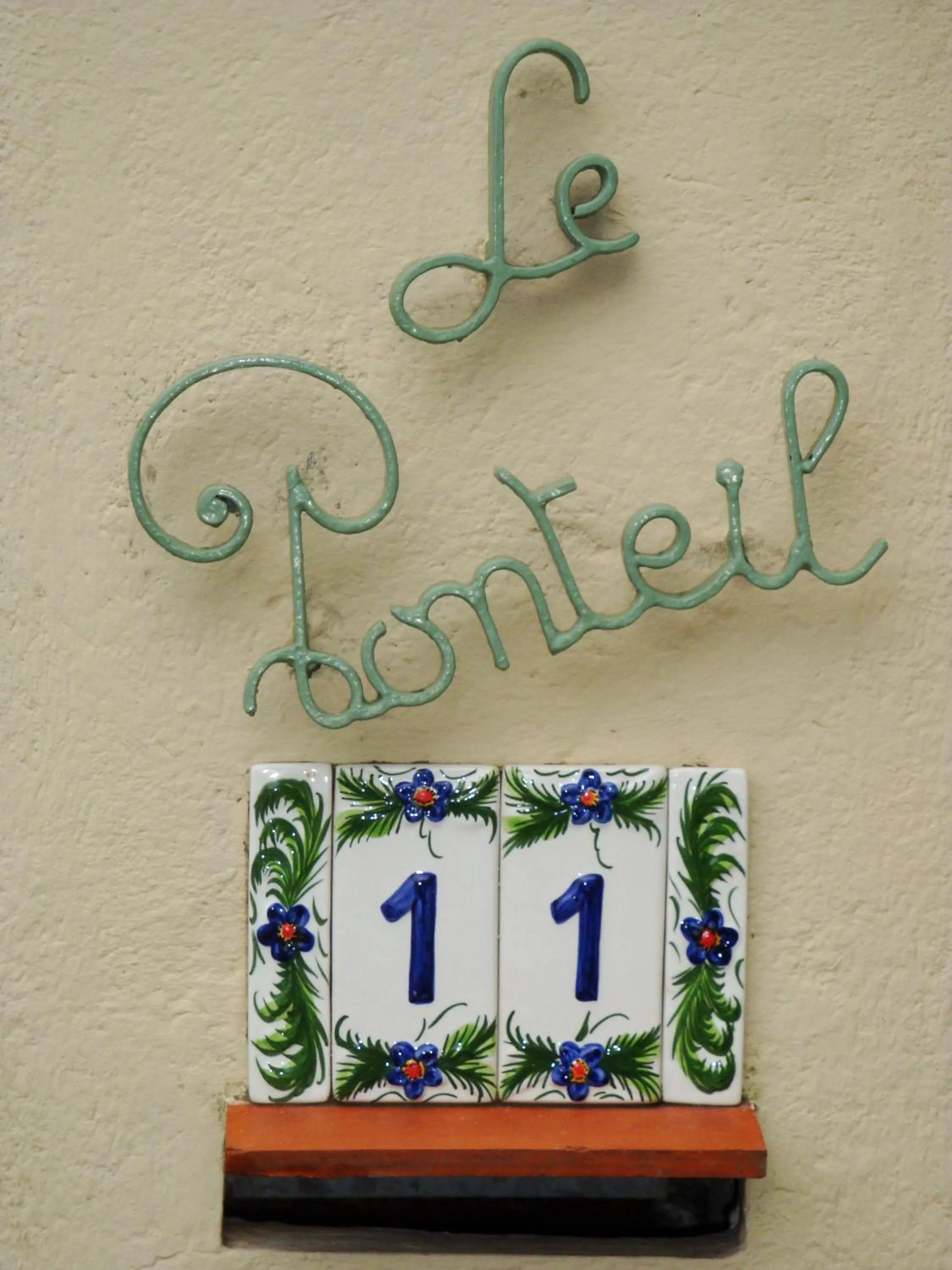 Logo/Certificate/Sign in Hotel Le Ponteil