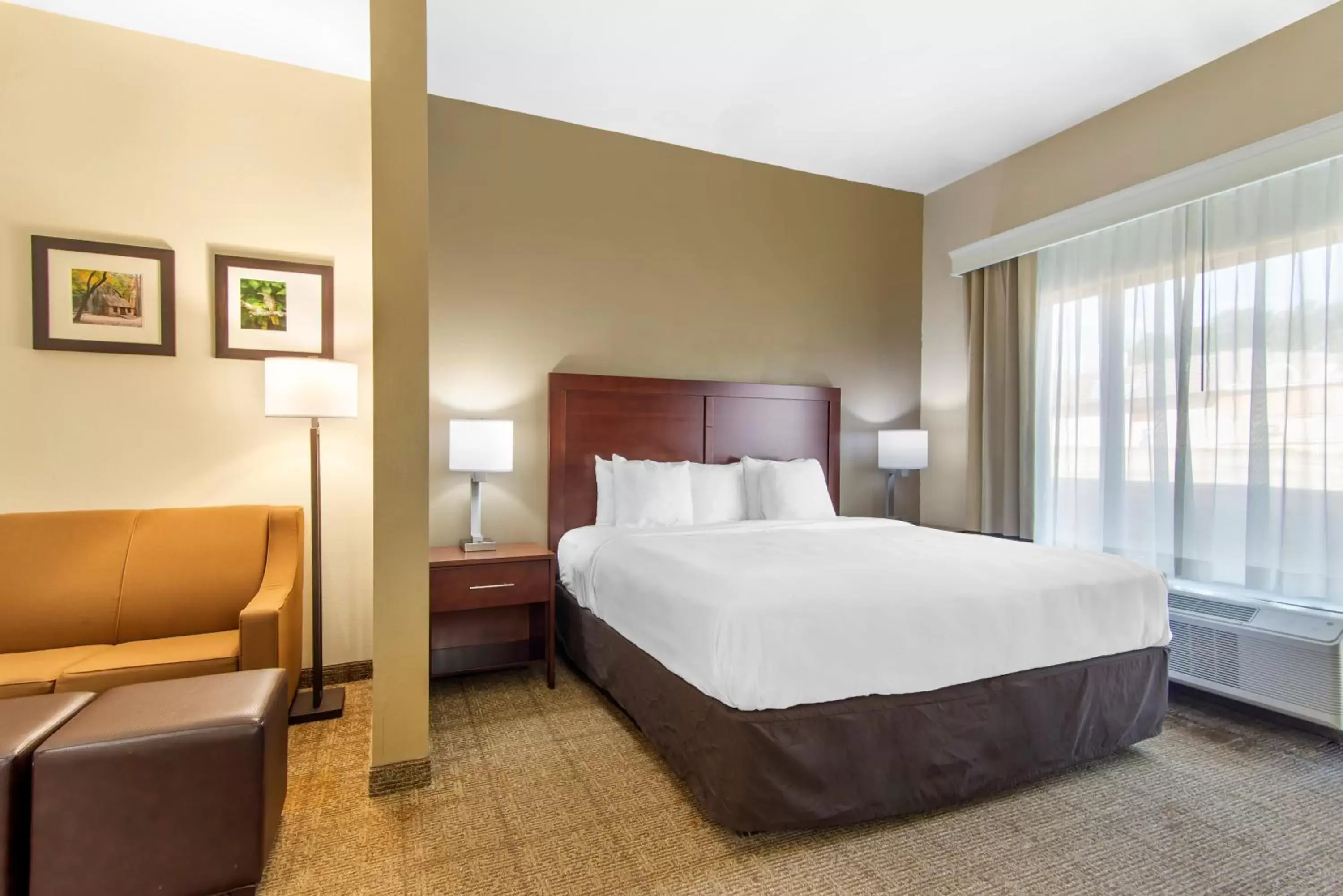 Bedroom, Bed in Comfort Suites Locust Grove Atlanta South