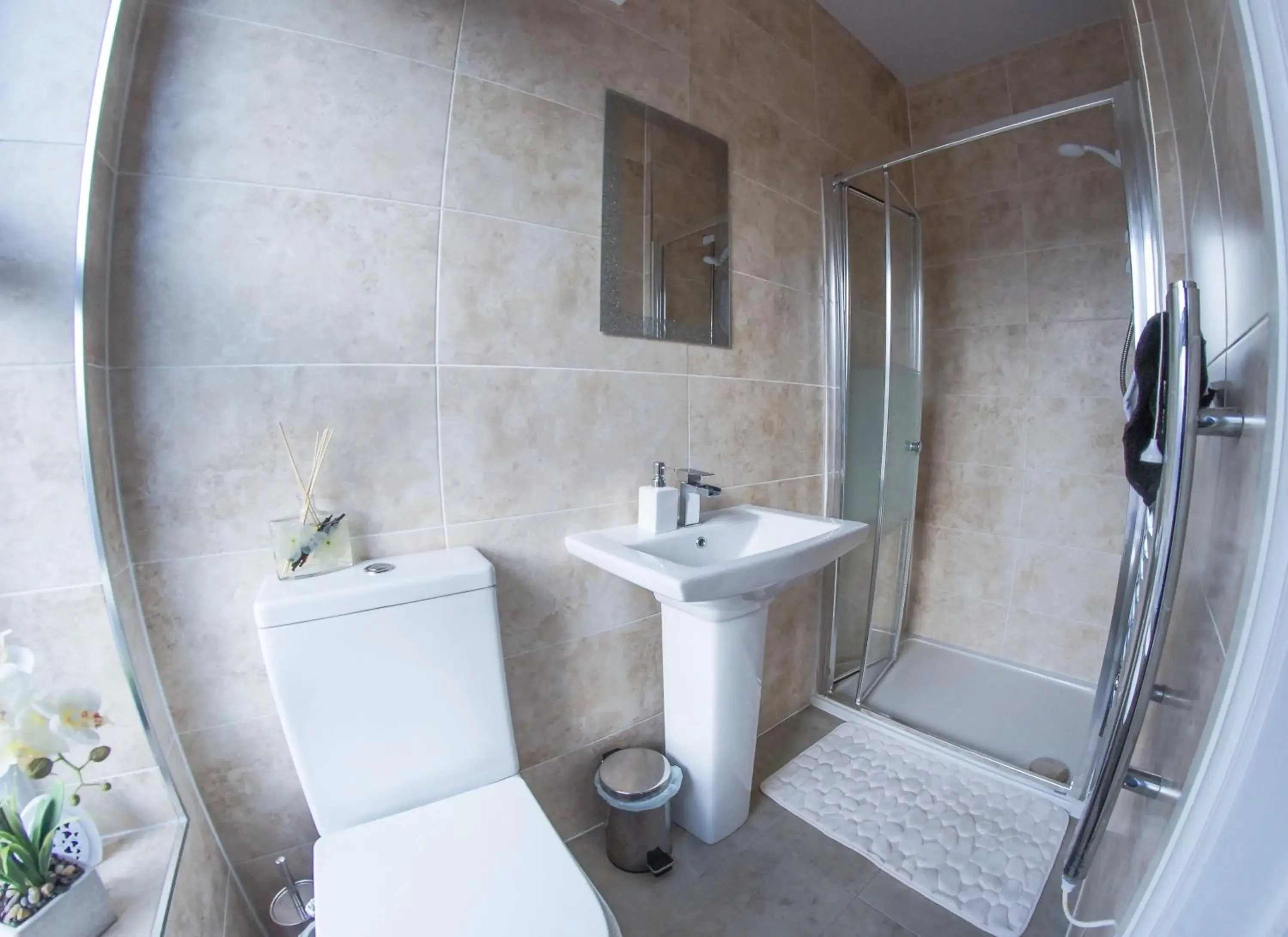 Shower, Bathroom in Tunnard House