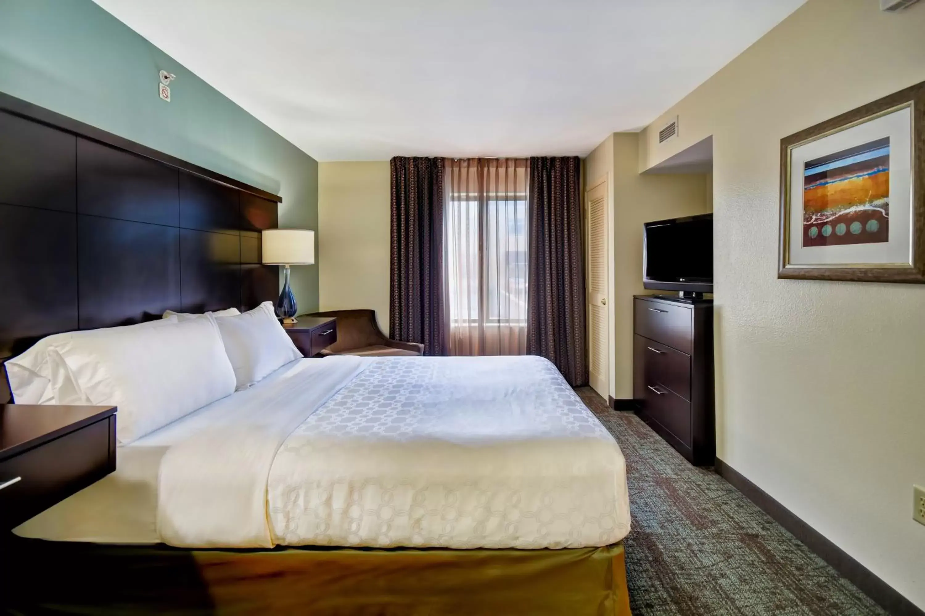 Photo of the whole room, Bed in Staybridge Suites Middleton/Madison-West, an IHG Hotel