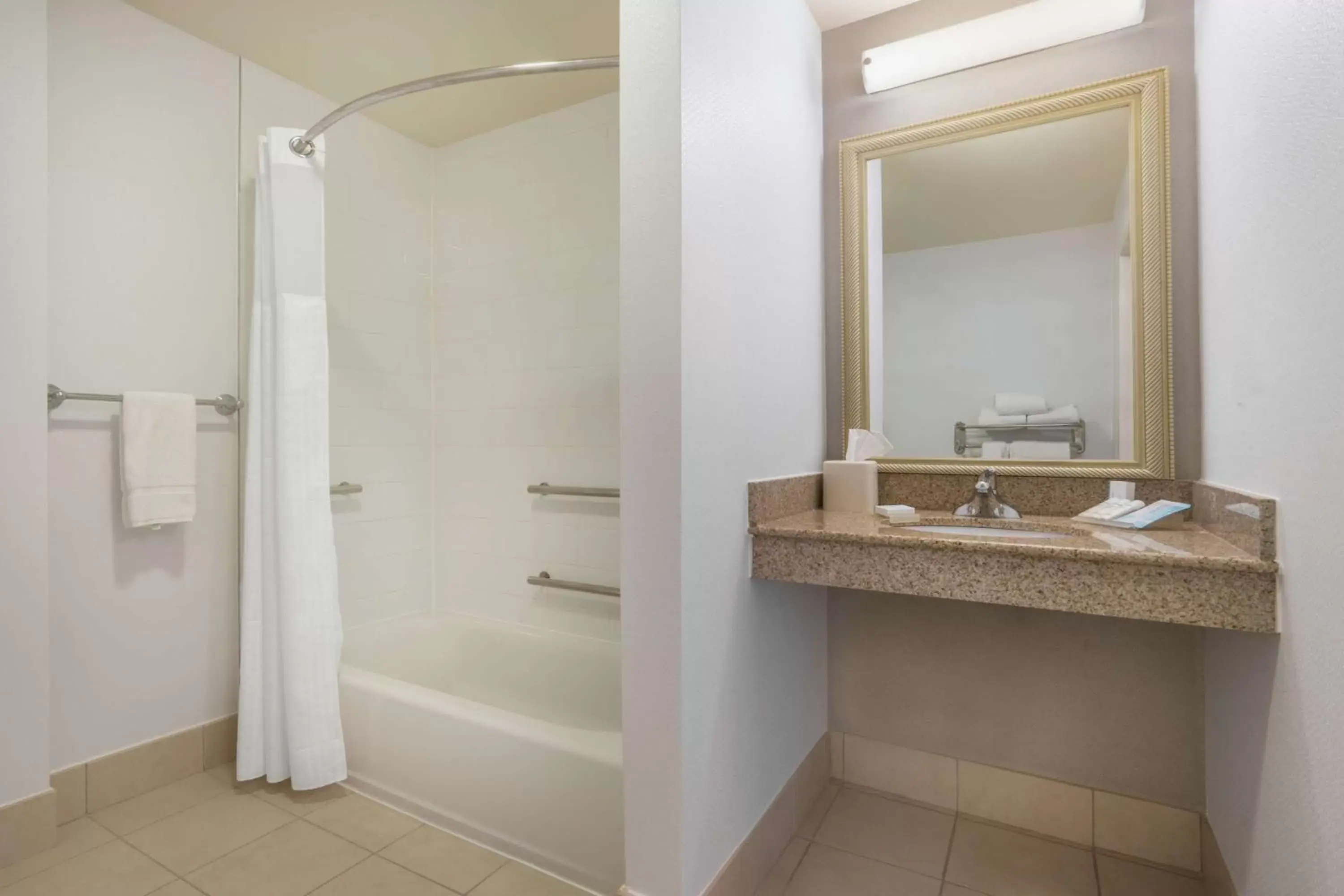 Bathroom in Hilton Garden Inn Blacksburg University