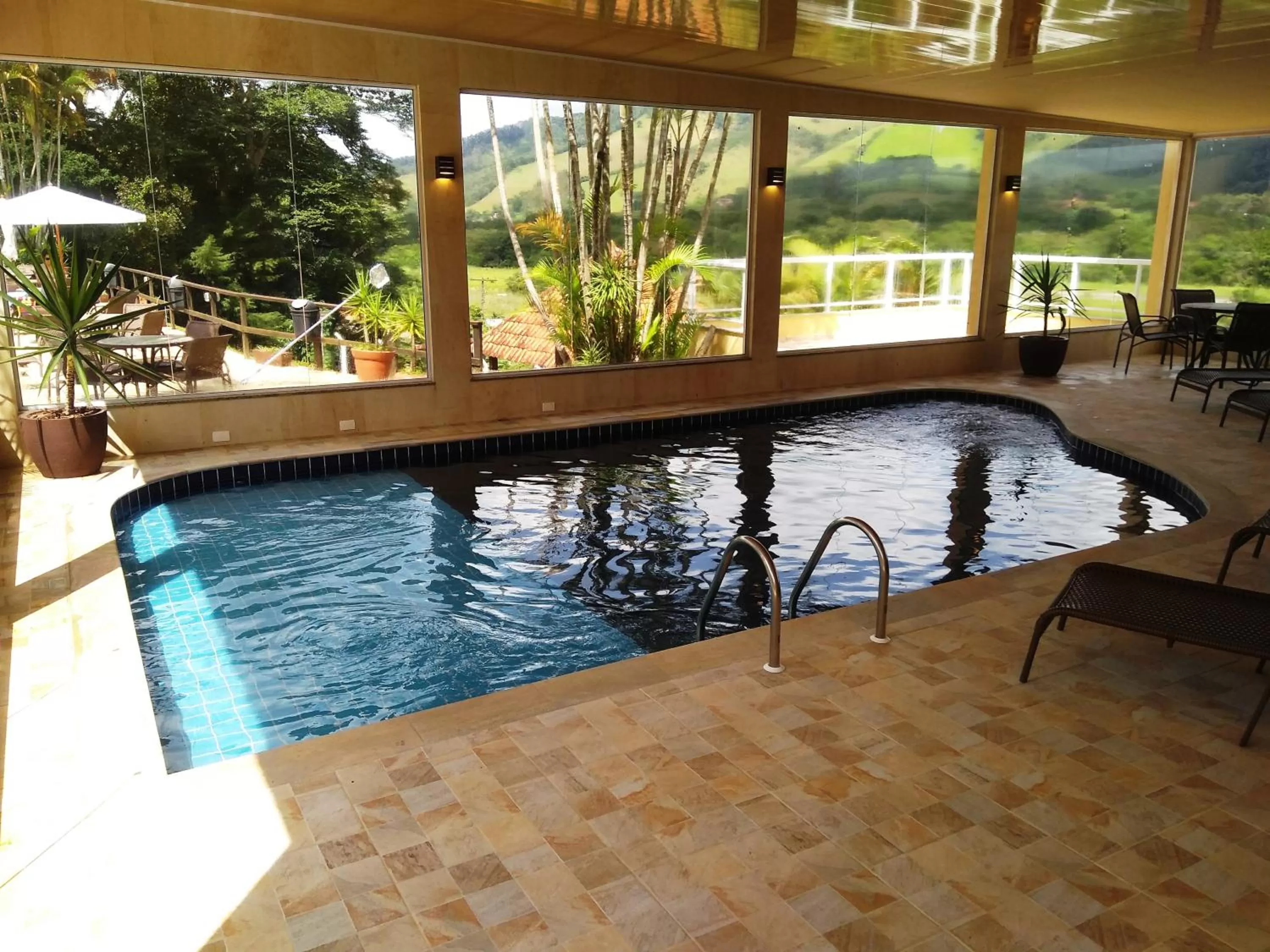 Swimming pool in Pousada Le Sapê