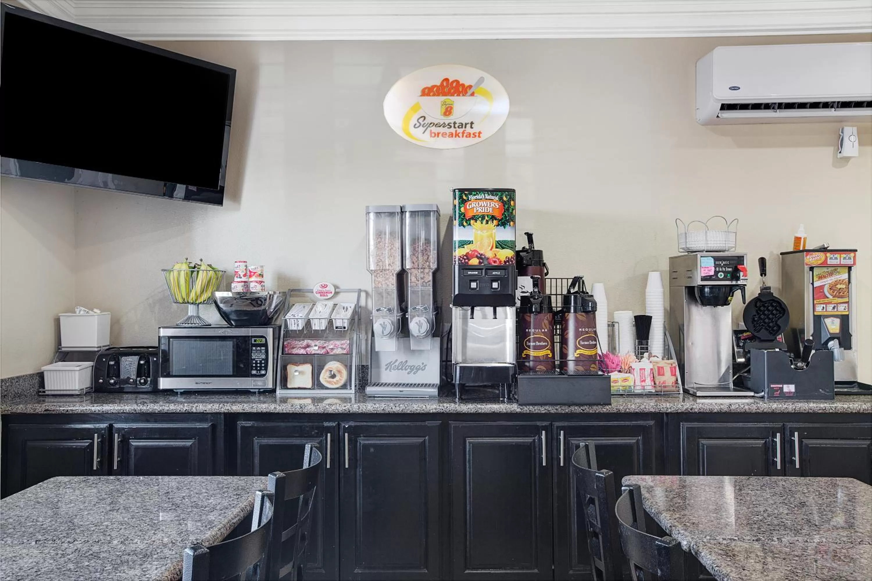 Breakfast in Super 8 by Wyndham Houston North I-45