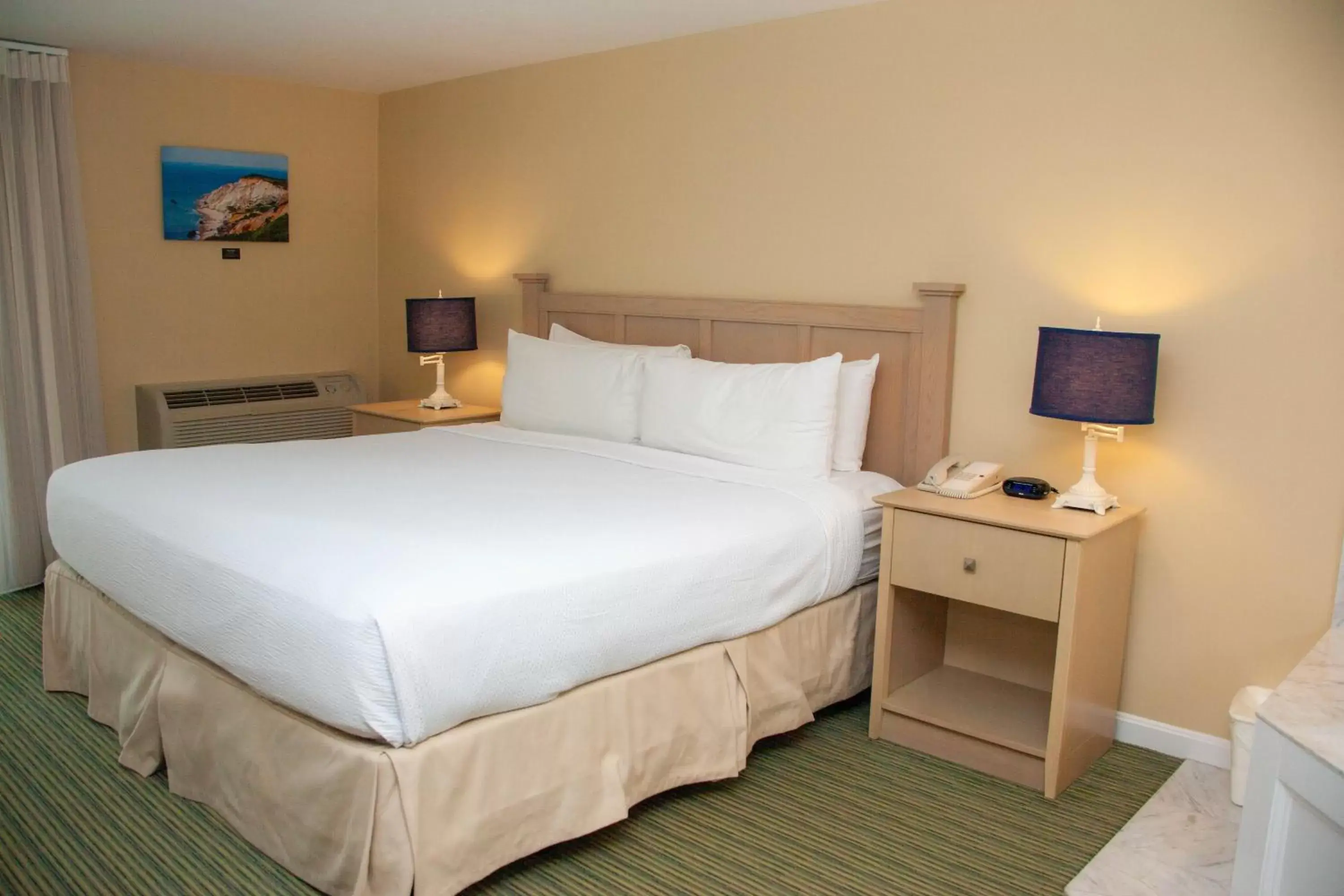 Bed in InnSeason Resorts Surfside