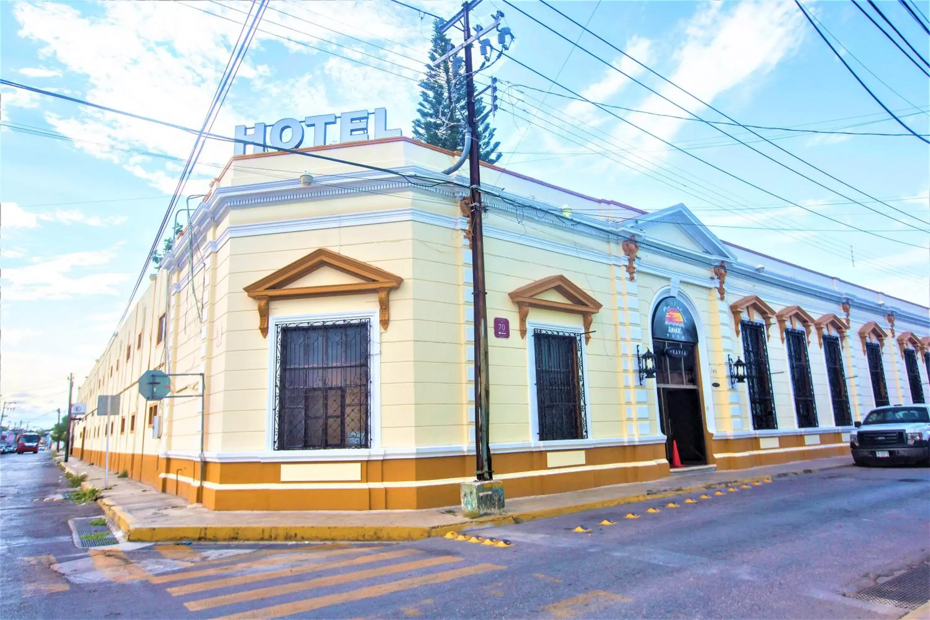 Property Building in Hotel Plaza Mirador
