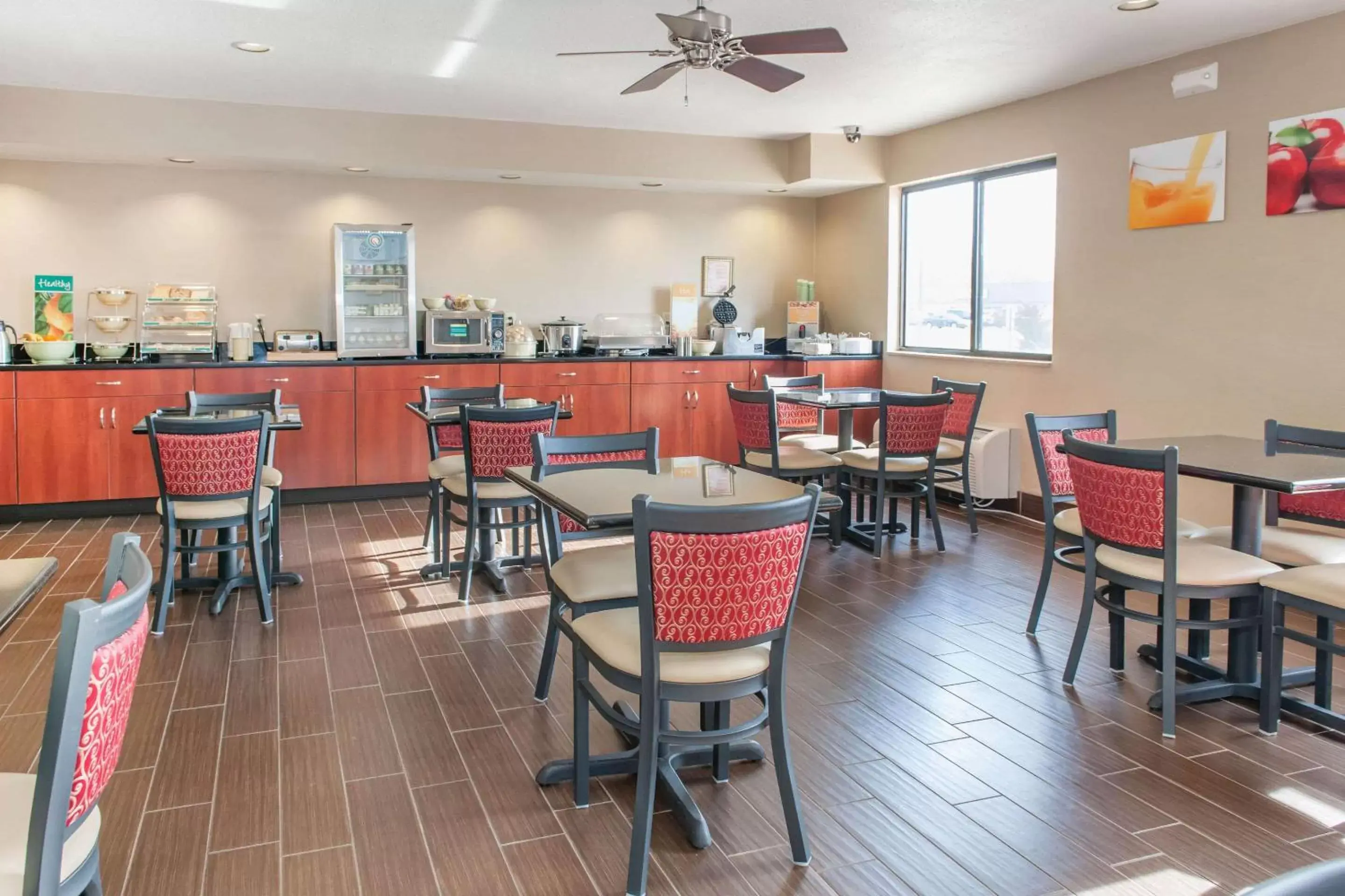 Restaurant/Places to Eat in Quality Inn Effingham