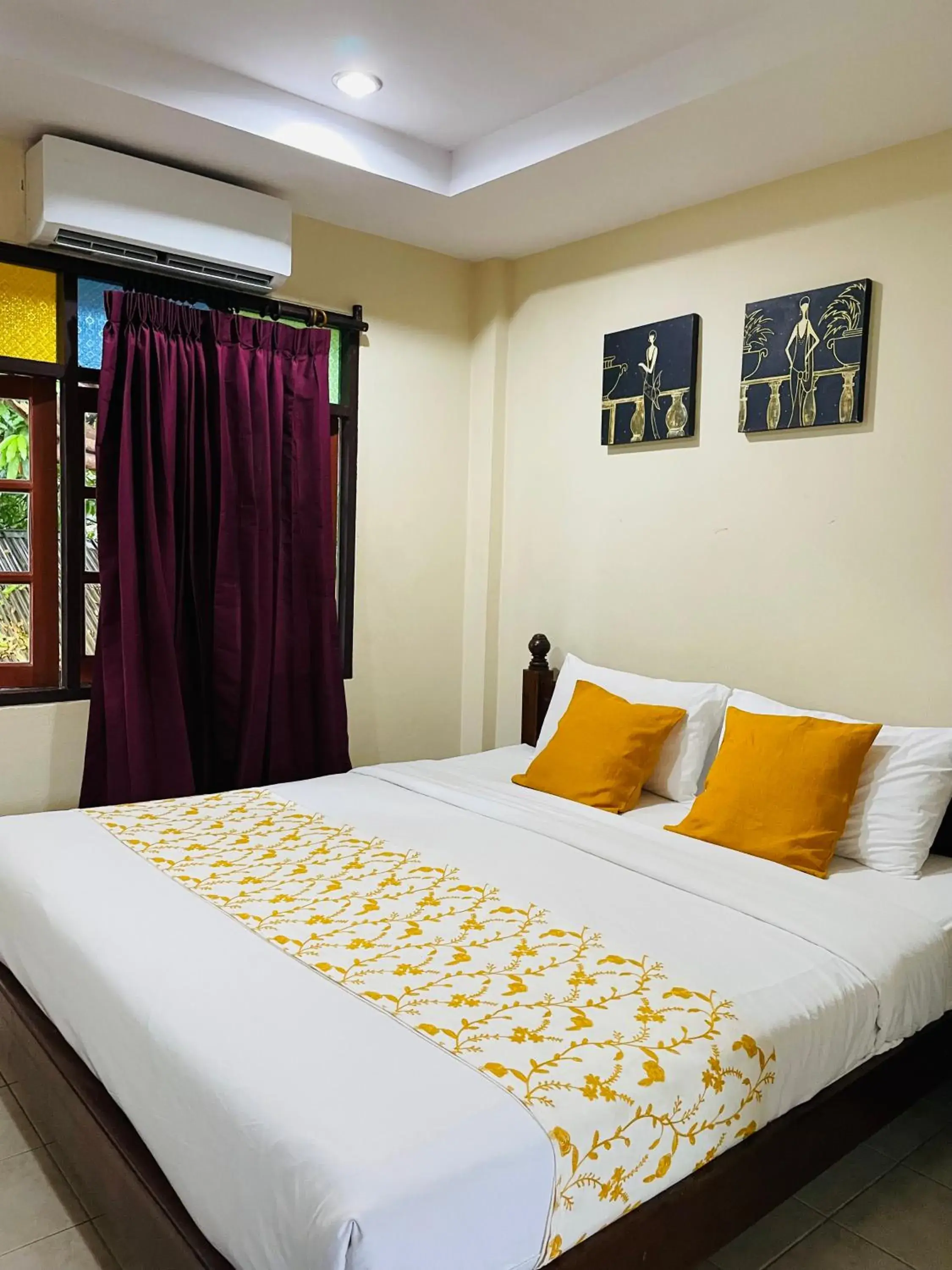 Bed in Meewaya Hotel