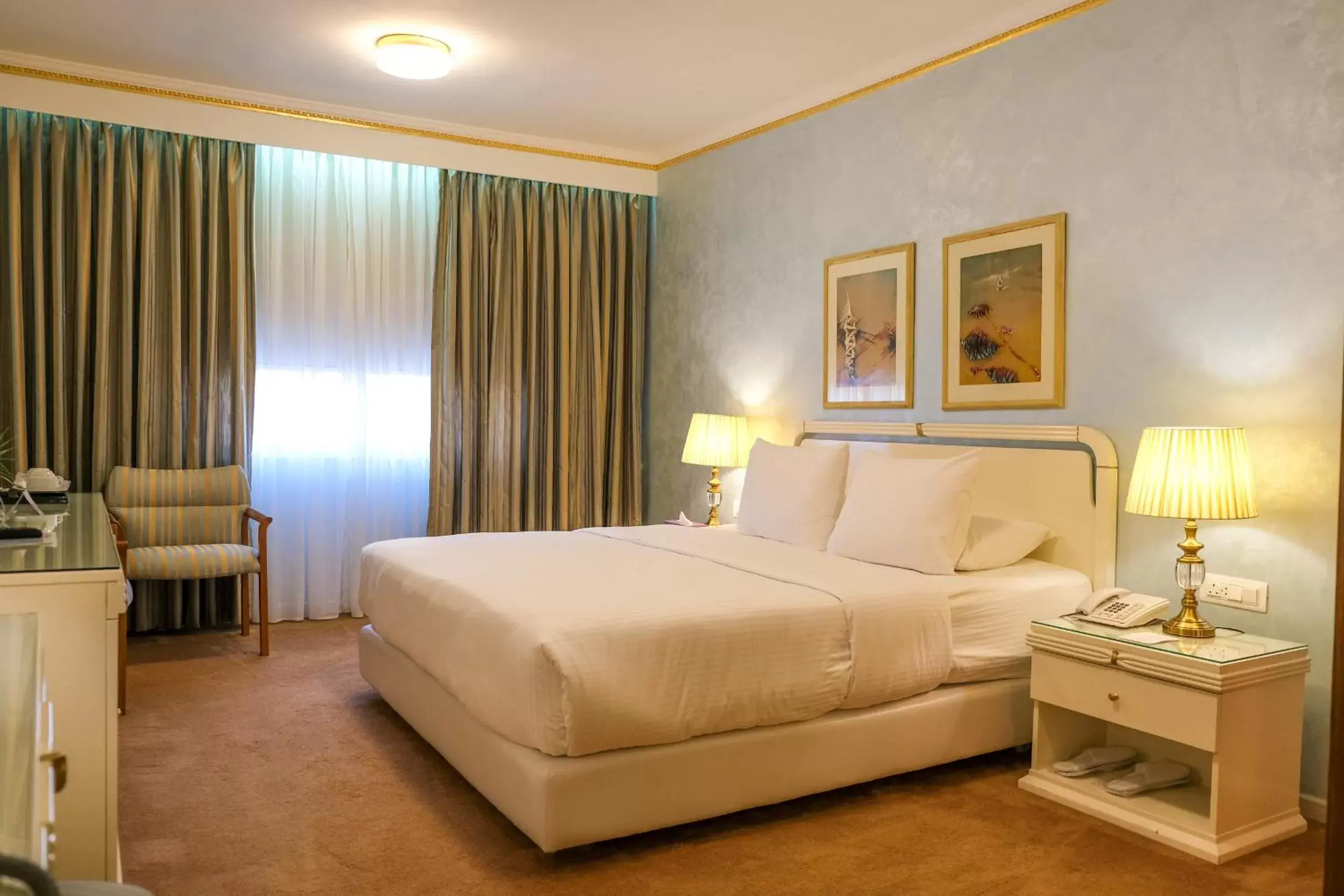 Bedroom, Bed in Amman International Hotel
