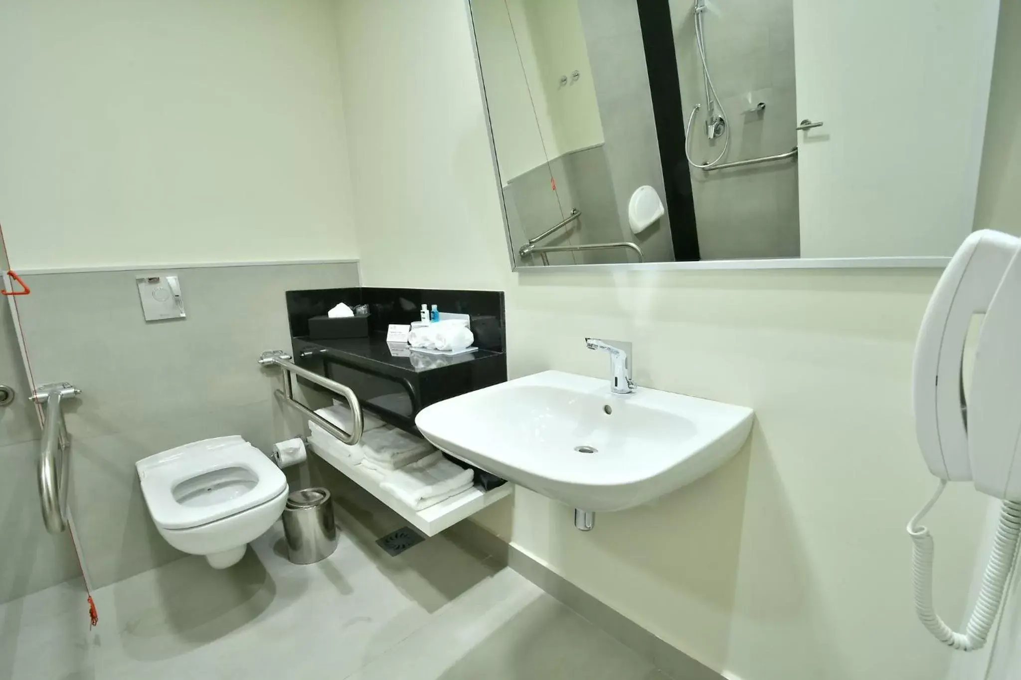 Bathroom in Holiday Inn Express Asuncion Aviadores , an IHG Hotel
