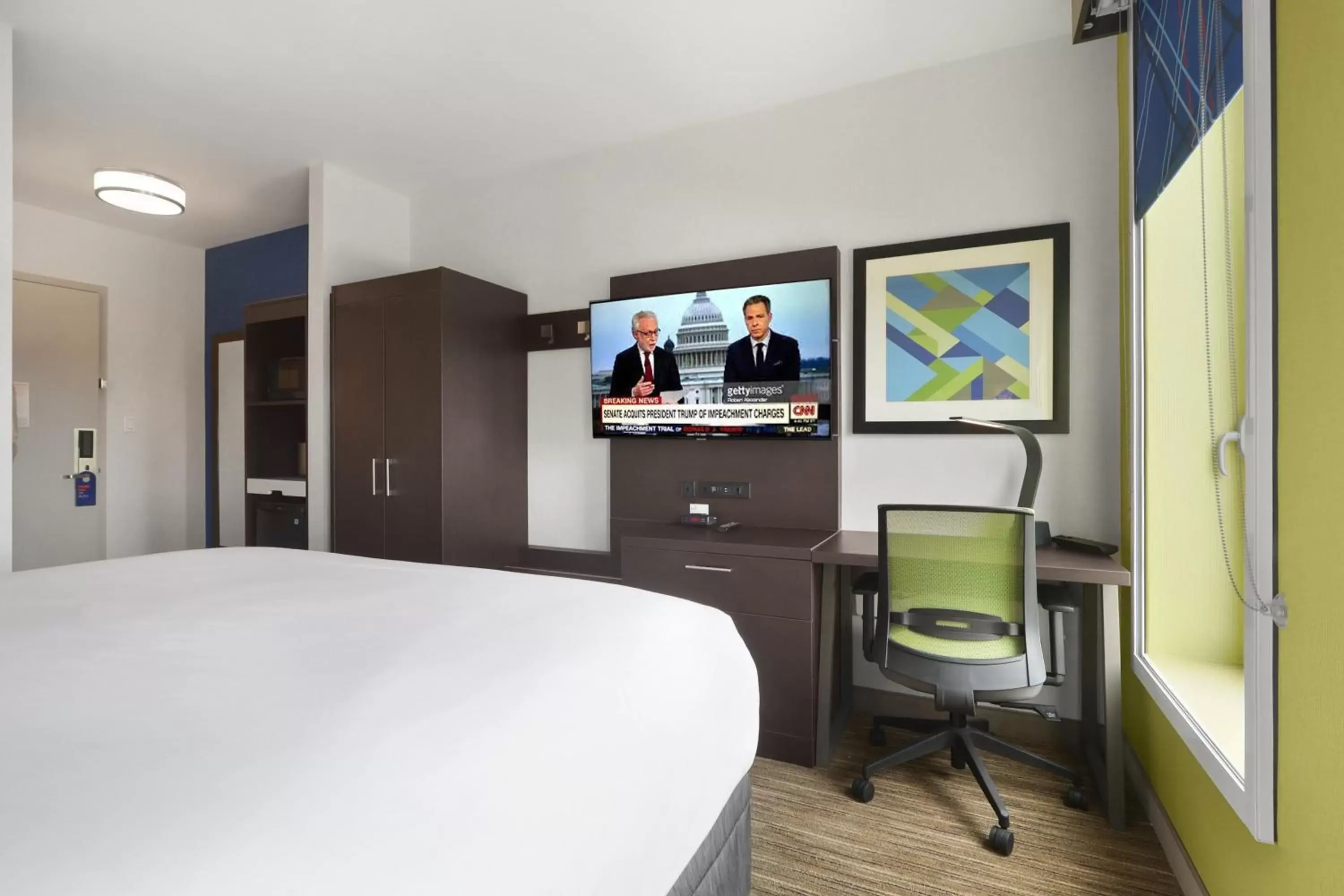 Photo of the whole room, TV/Entertainment Center in Holiday Inn Express - Brooklyn - Bushwick , an IHG Hotel