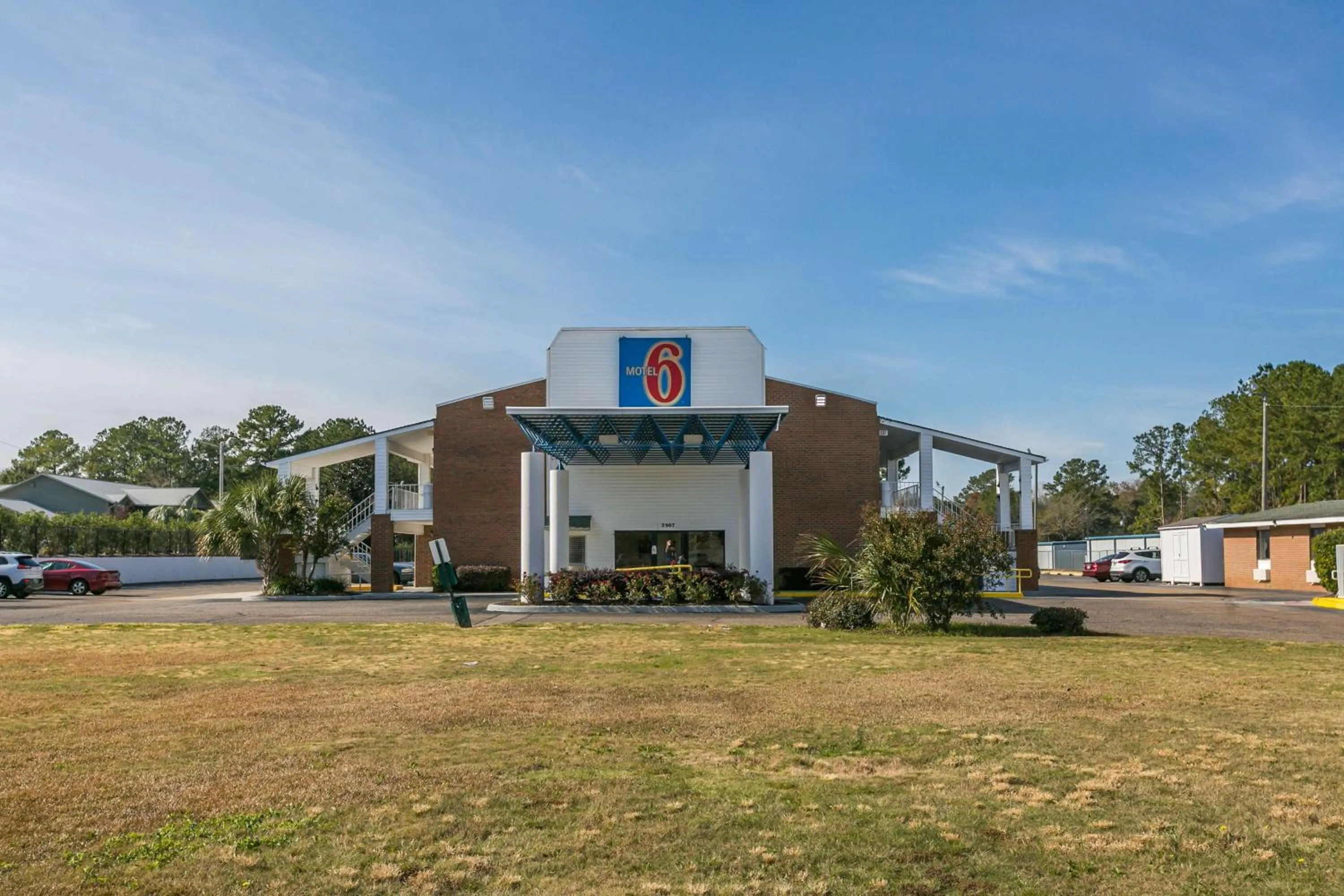 Property building in Motel 6-Dothan, AL