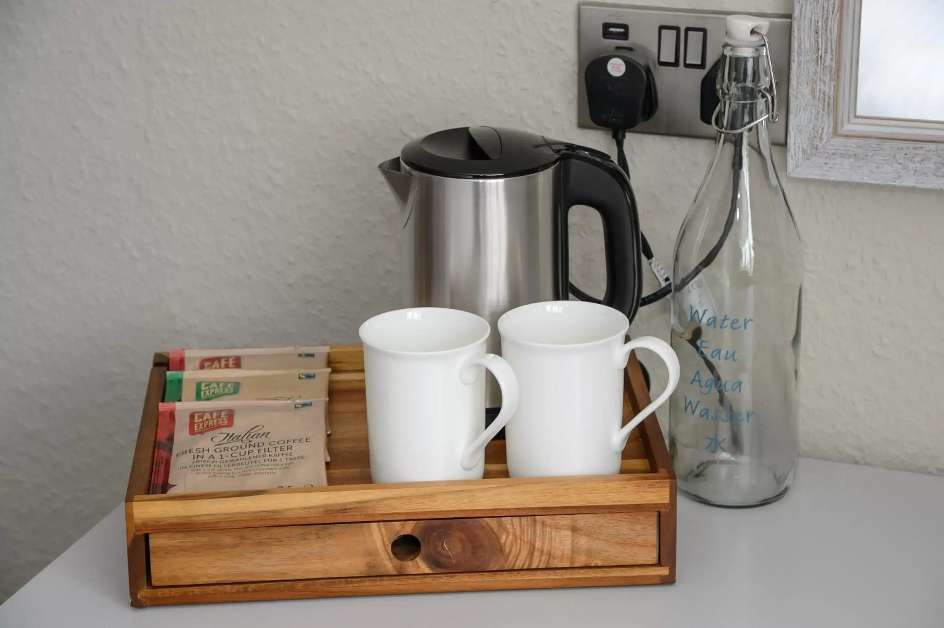 Bedroom, Coffee/Tea Facilities in Balfour Arms