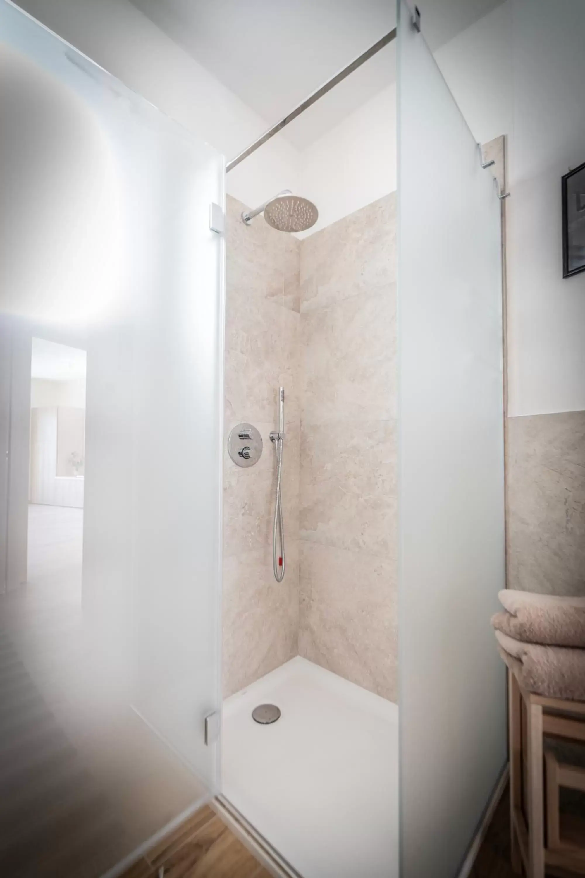 Shower, Bathroom in La Casa sul Fiume