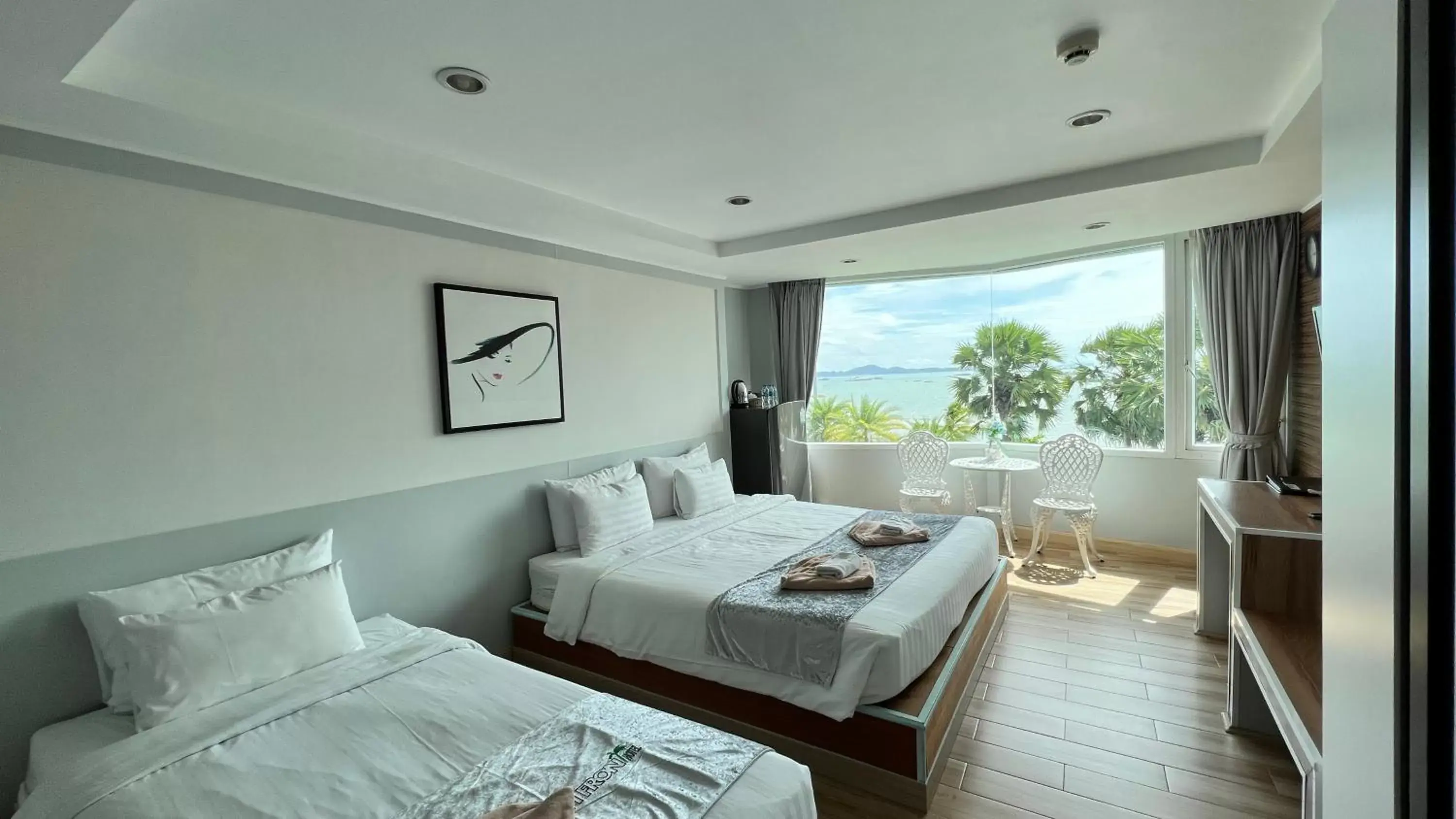 Triple Room with Sea View in The Beach Front Resort, Pattaya Triple Room with Sea View in The Beach Front Resort, Pattaya