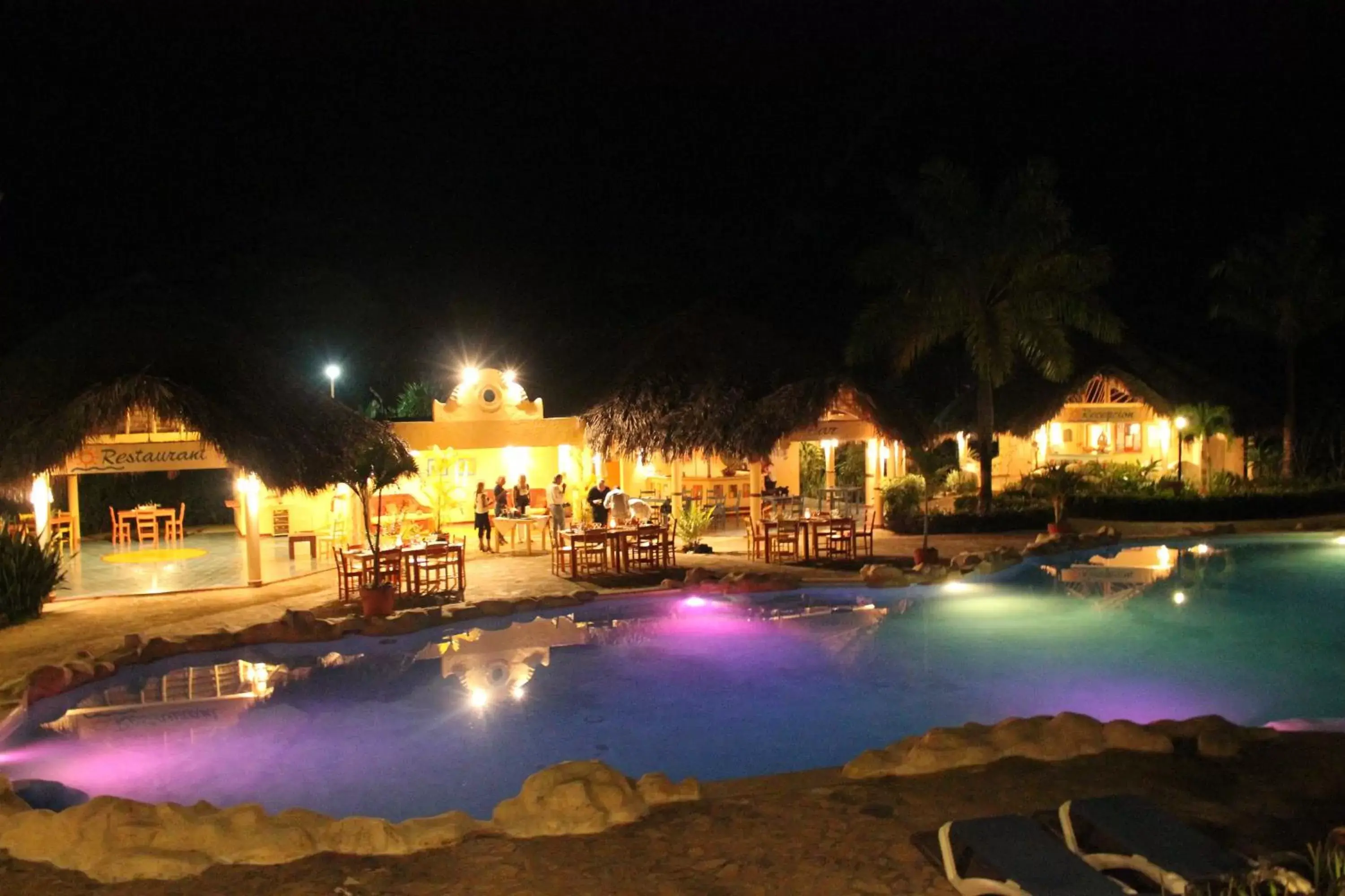 Night, Swimming Pool in Hotel - Residencial Madrugada