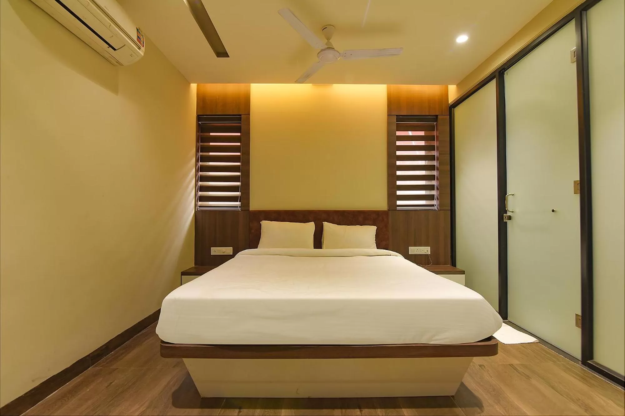 Bedroom in FabHotel Eros 282 - Nr Sreebhumi