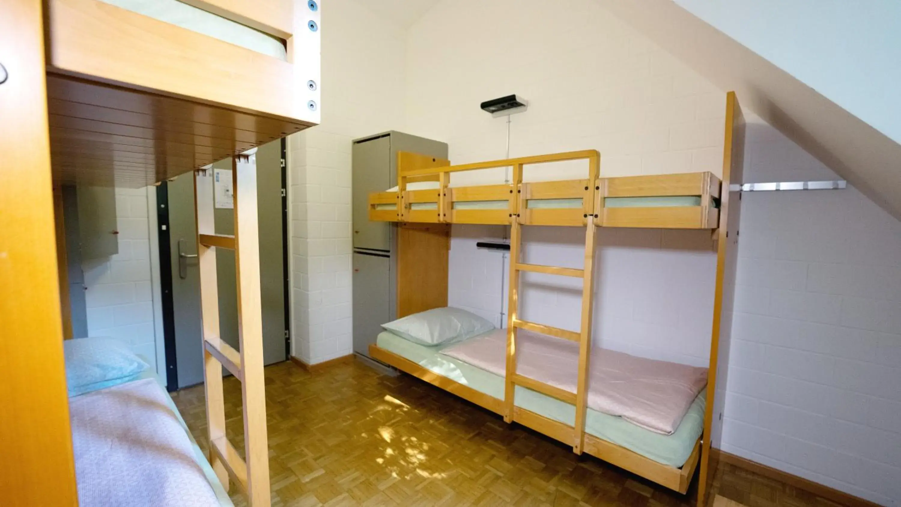 Photo of the whole room, Bunk Bed in Luzern Youth Hostel