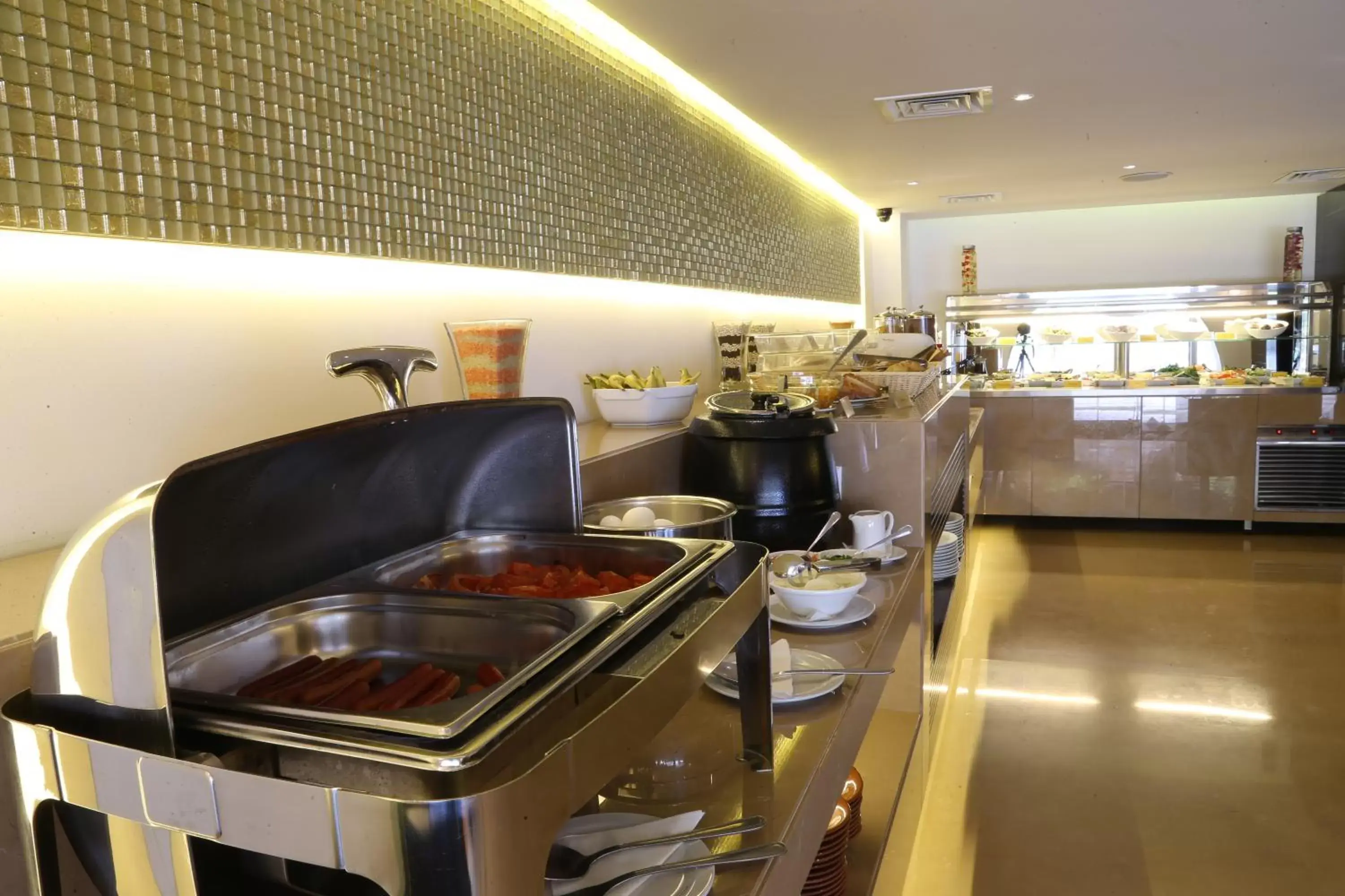 Restaurant/places to eat in Lancaster Raouche Hotel Restaurant/places to eat in Lancaster Raouche Hotel