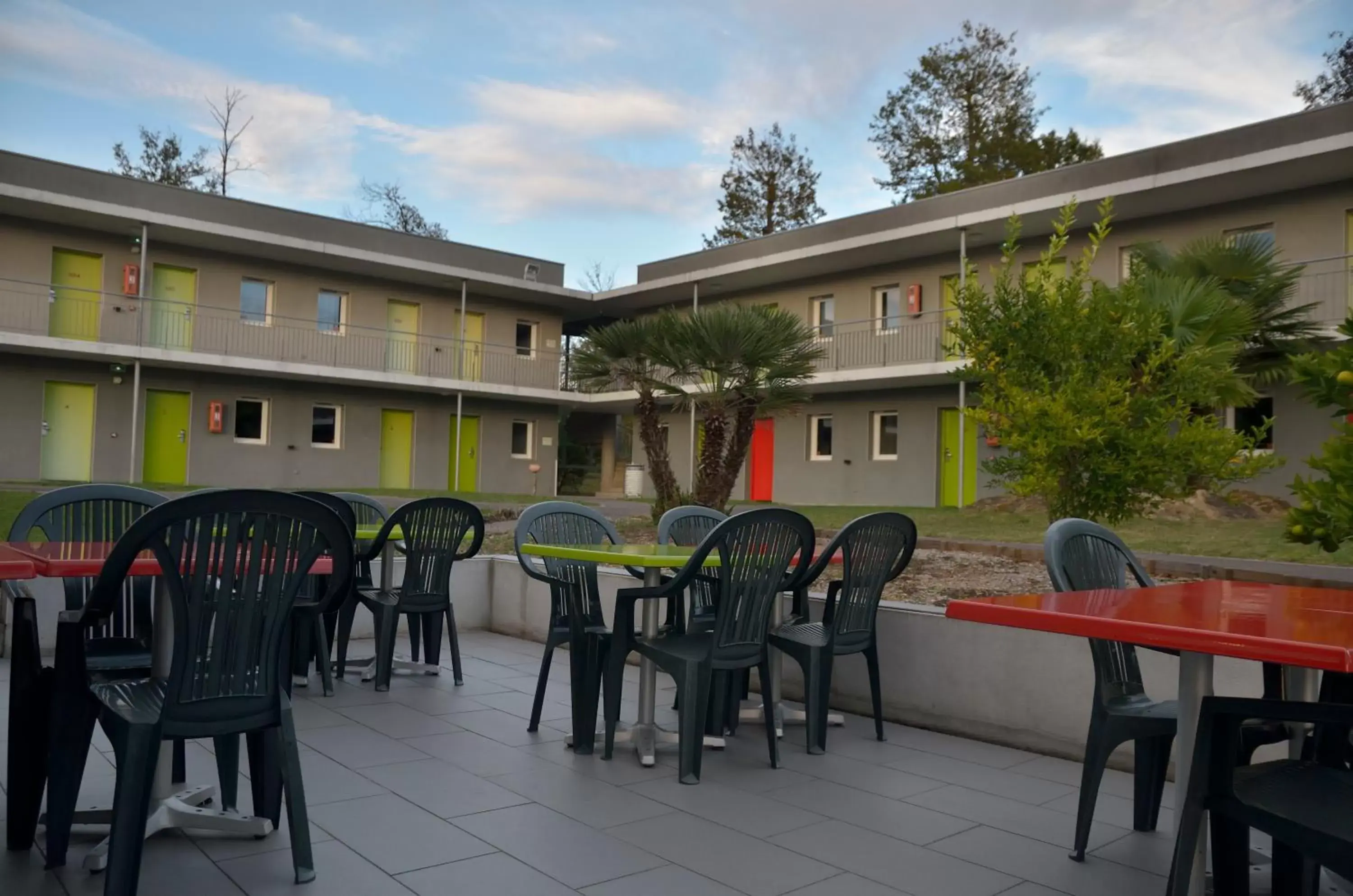 Patio, Restaurant/Places to Eat in Hôtel Eco Chic Patio, Restaurant/Places to Eat in Hôtel Eco Chic