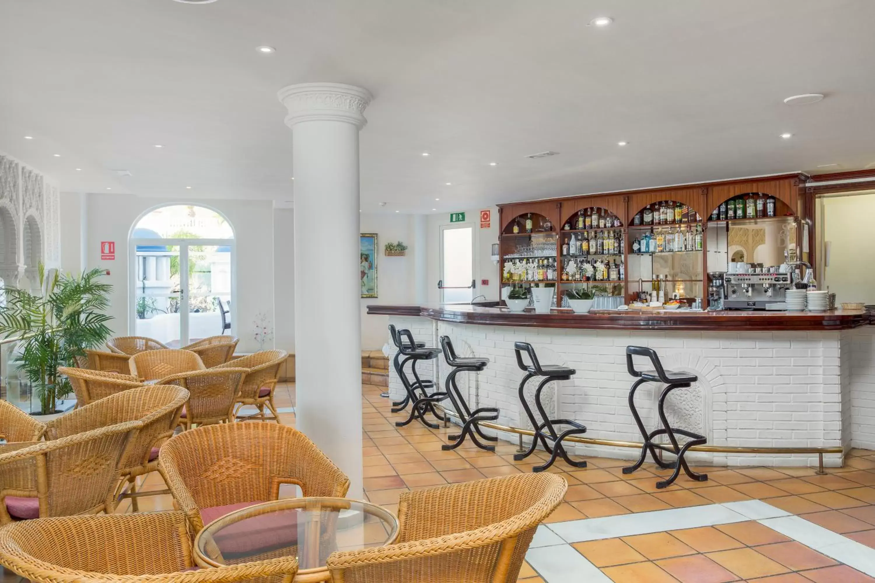 Restaurant/places to eat, Lounge/Bar in Santa Barbara Golf and Ocean Club