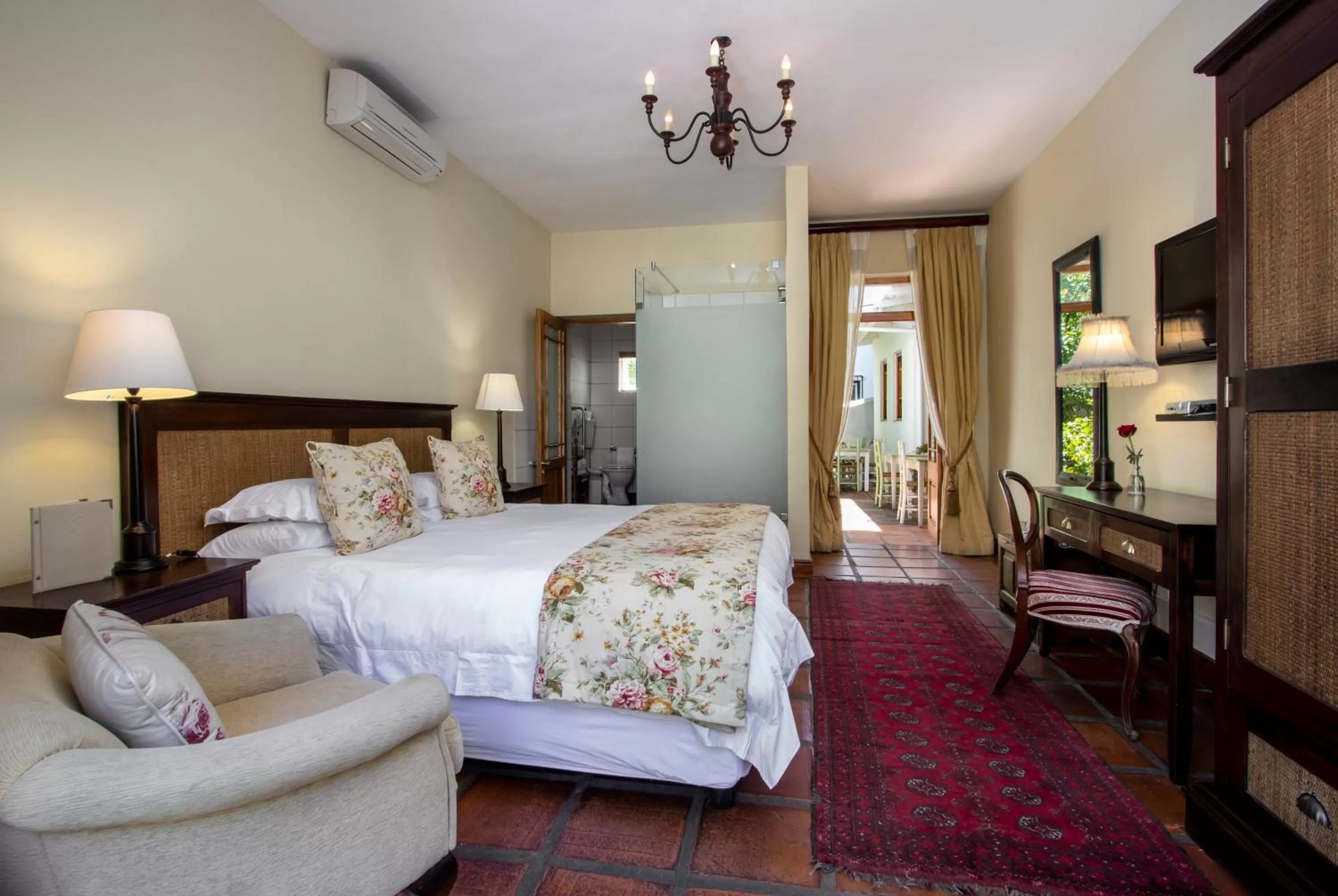 Bedroom, Bed in De Hoek Manor
