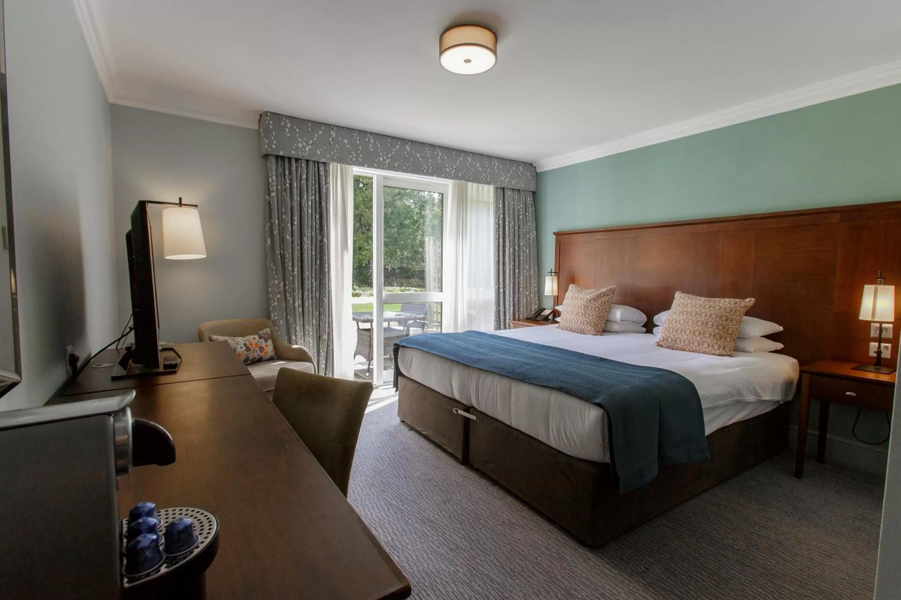 Bed in Bush Hotel Farnham