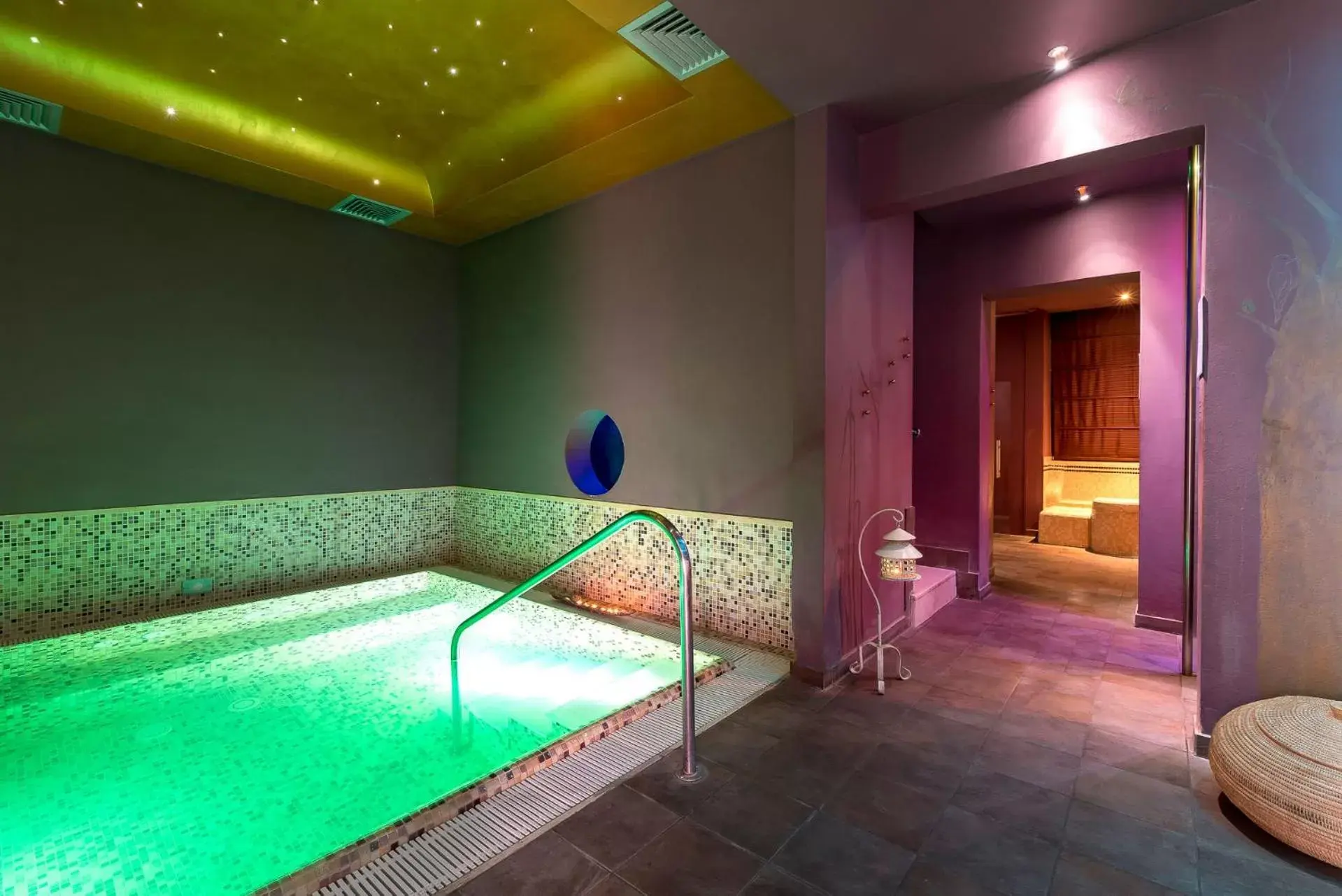 Hot Tub, Swimming Pool in Sovrana Hotel & SPA