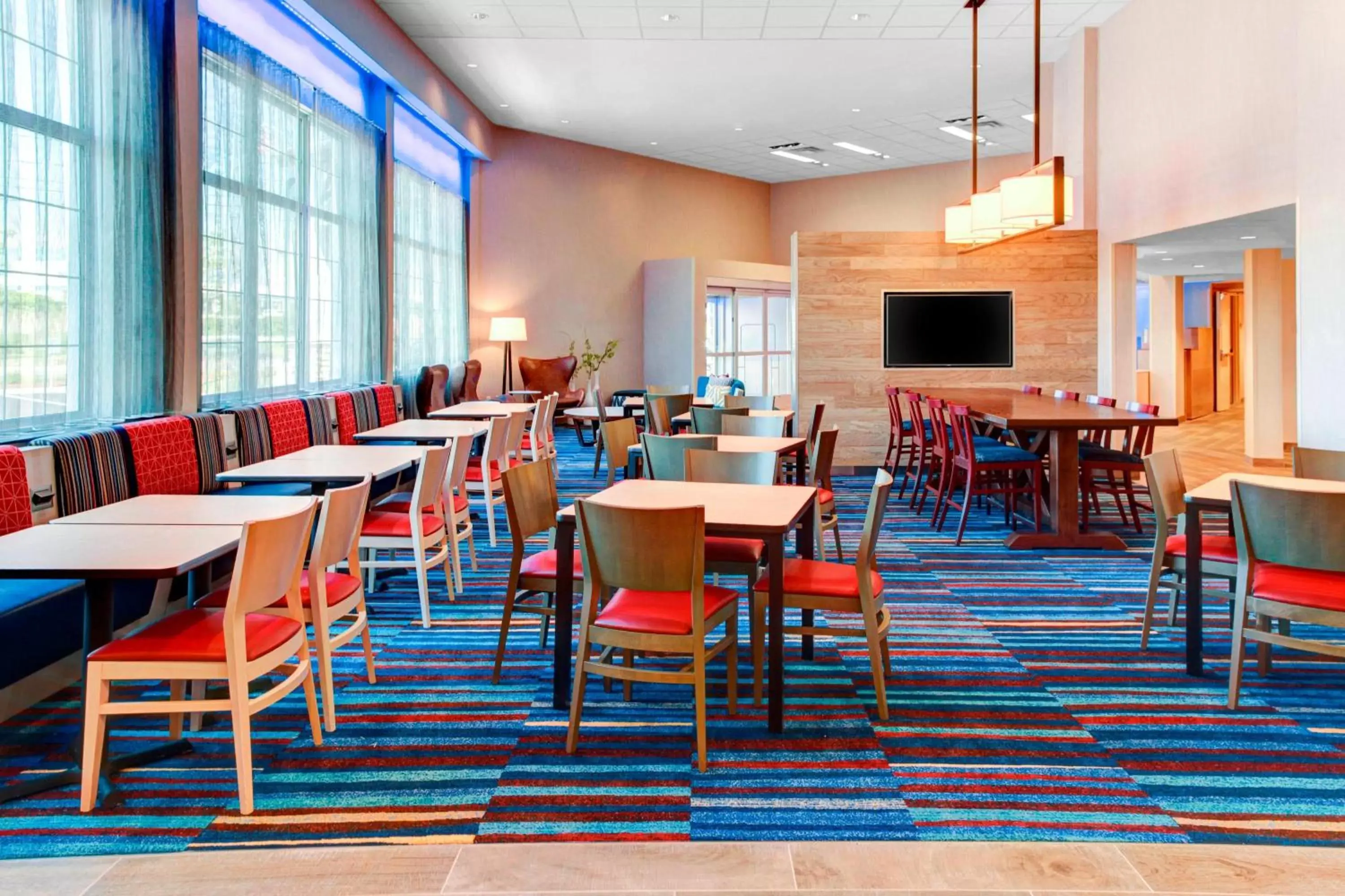 Breakfast, Restaurant/Places to Eat in Fairfield Inn & Suites by Marriott Cape Cod Hyannis