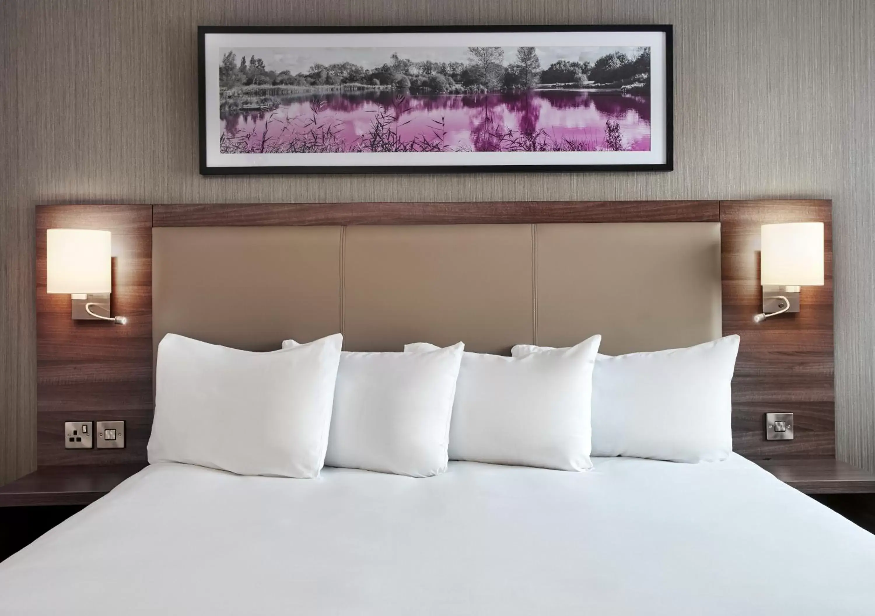 Bed in Leonardo Hotel Swindon - Formerly Jurys Inn