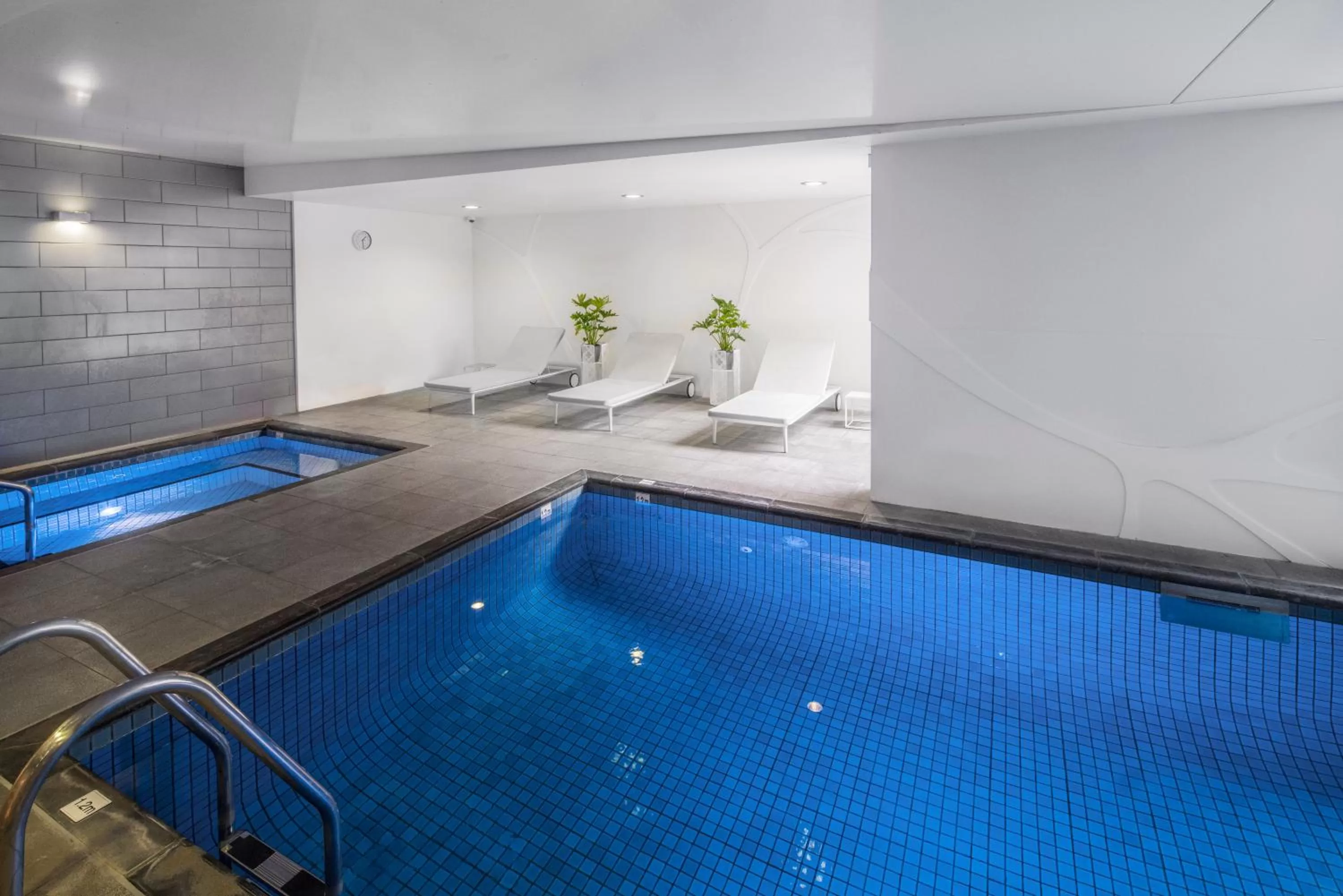 Swimming pool in Pullman Adelaide