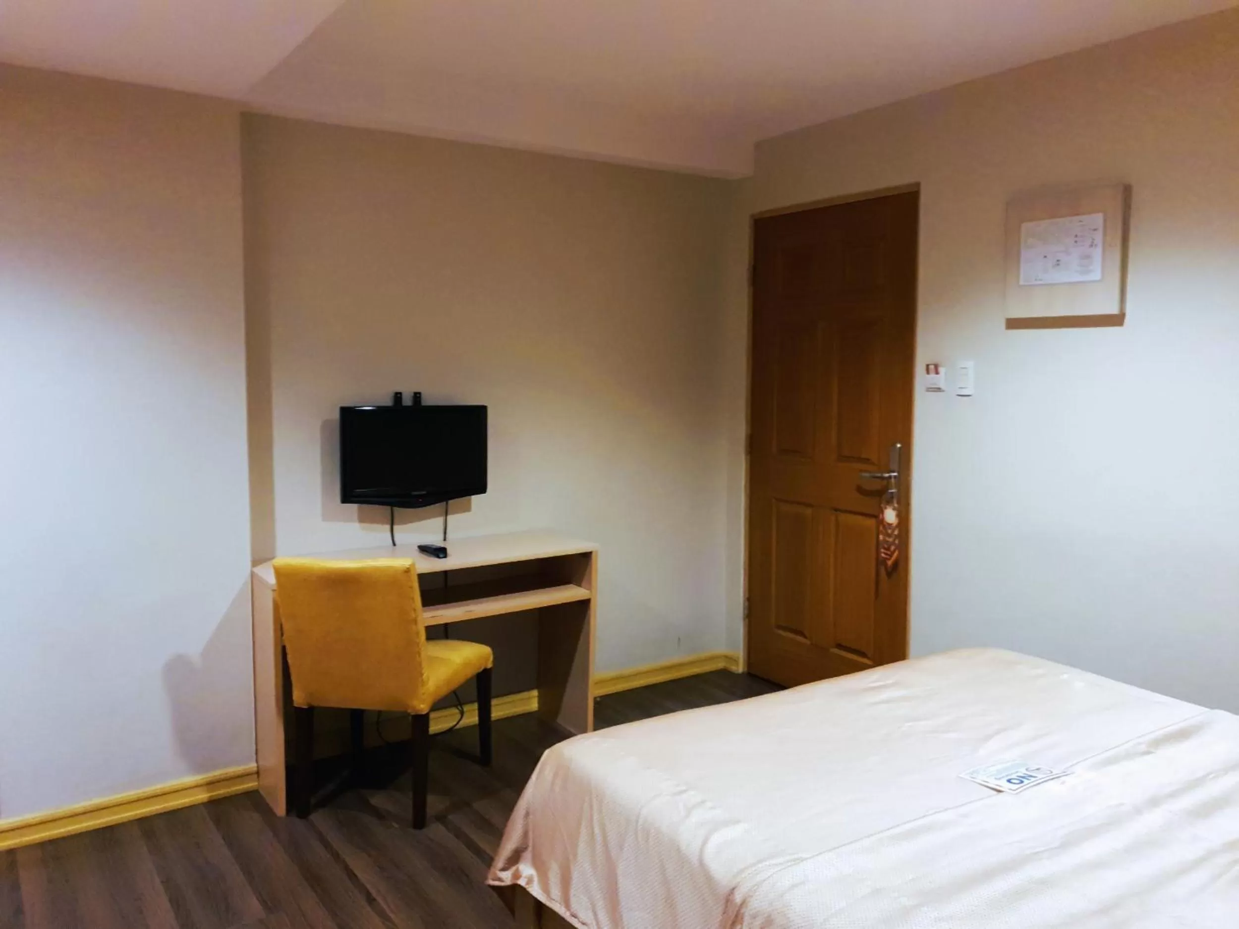 Bed in Festive Hotel Makati