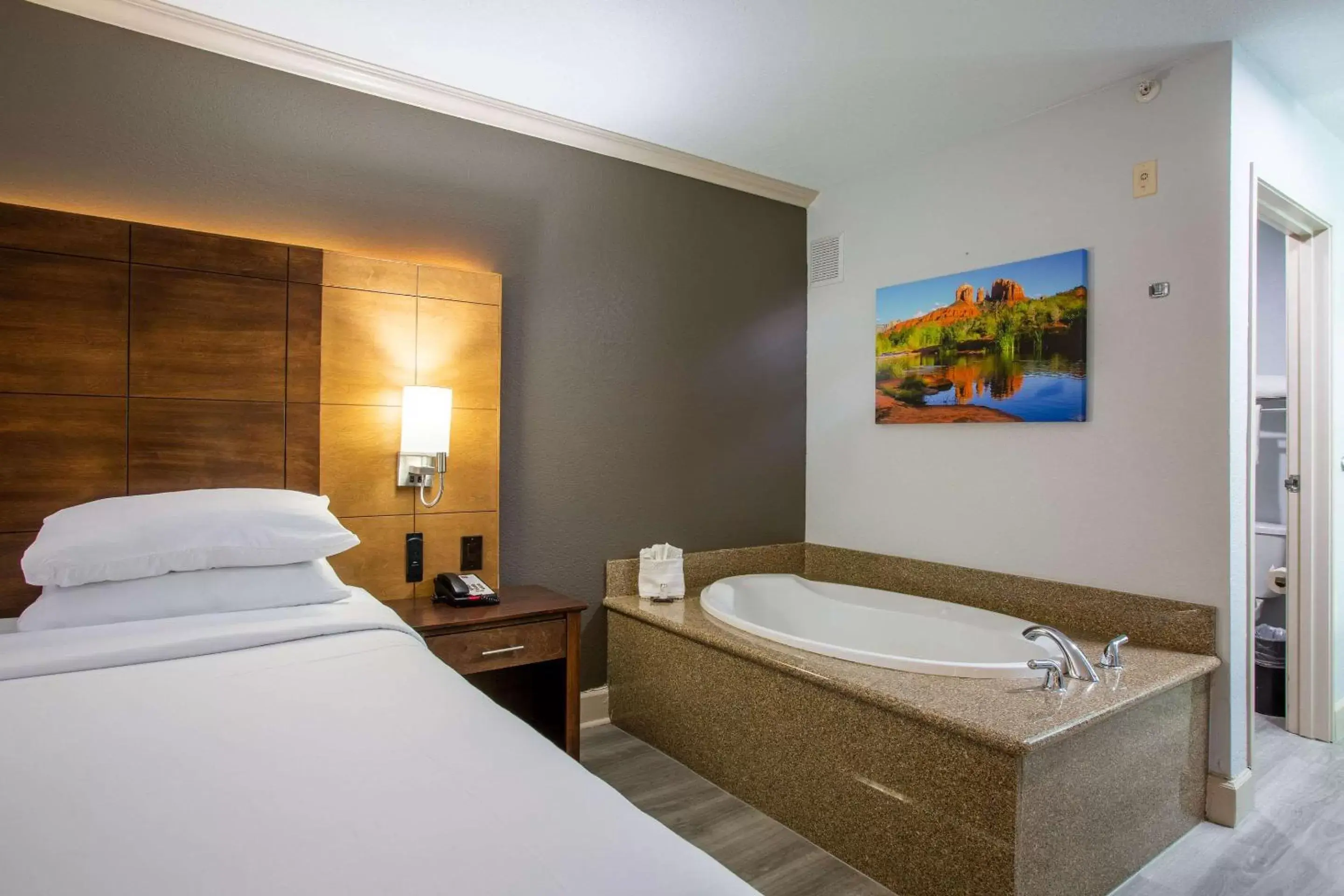 Bedroom, Bathroom in Arroyo Pinion Hotel, Ascend Hotel Collection