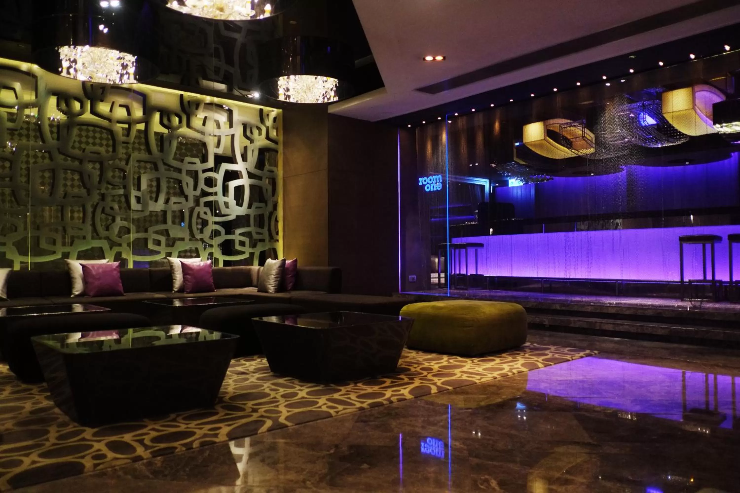 Communal lounge/ TV room in The Mira Hong Kong