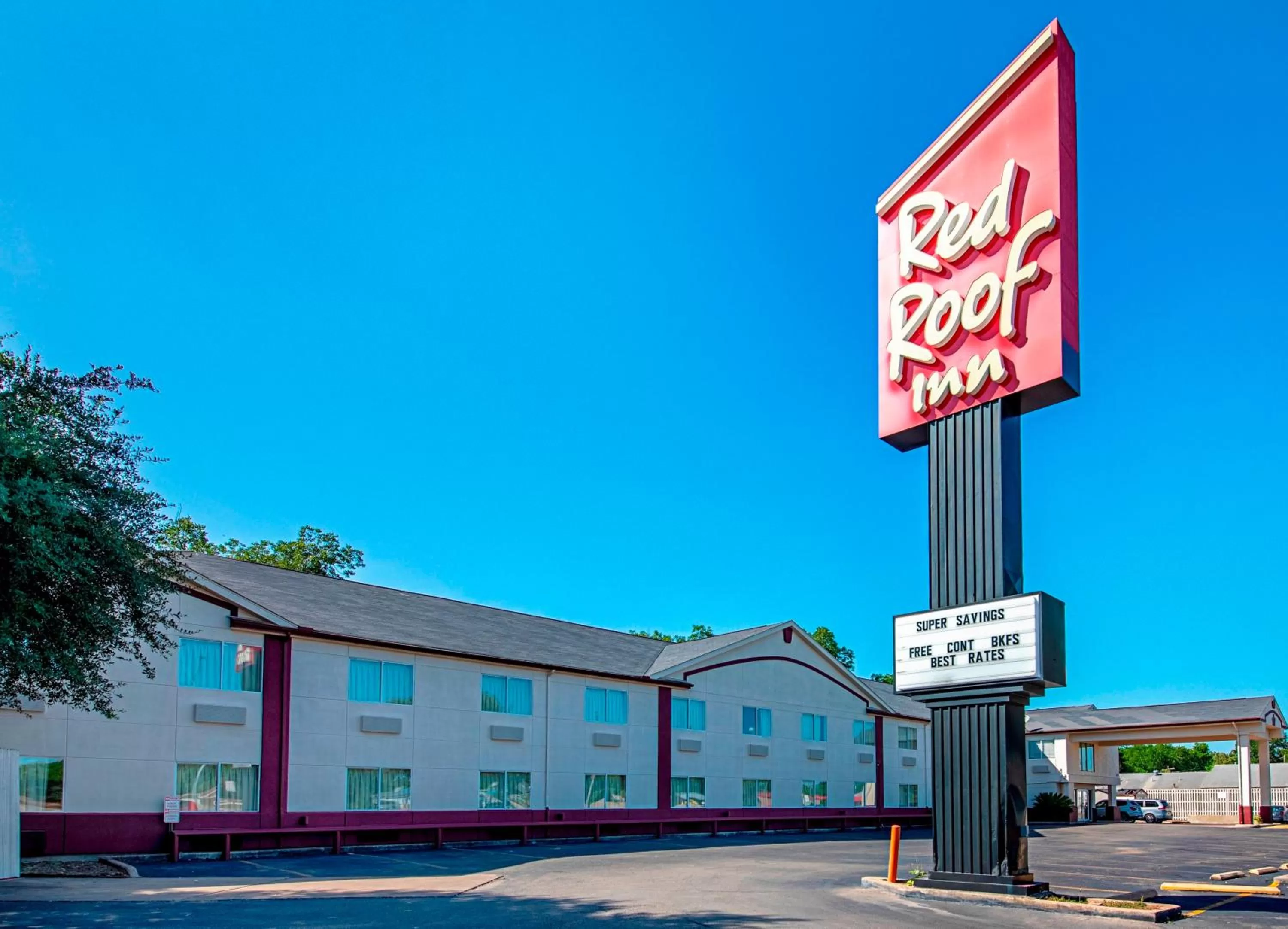 Property building in Red Roof Inn San Marcos