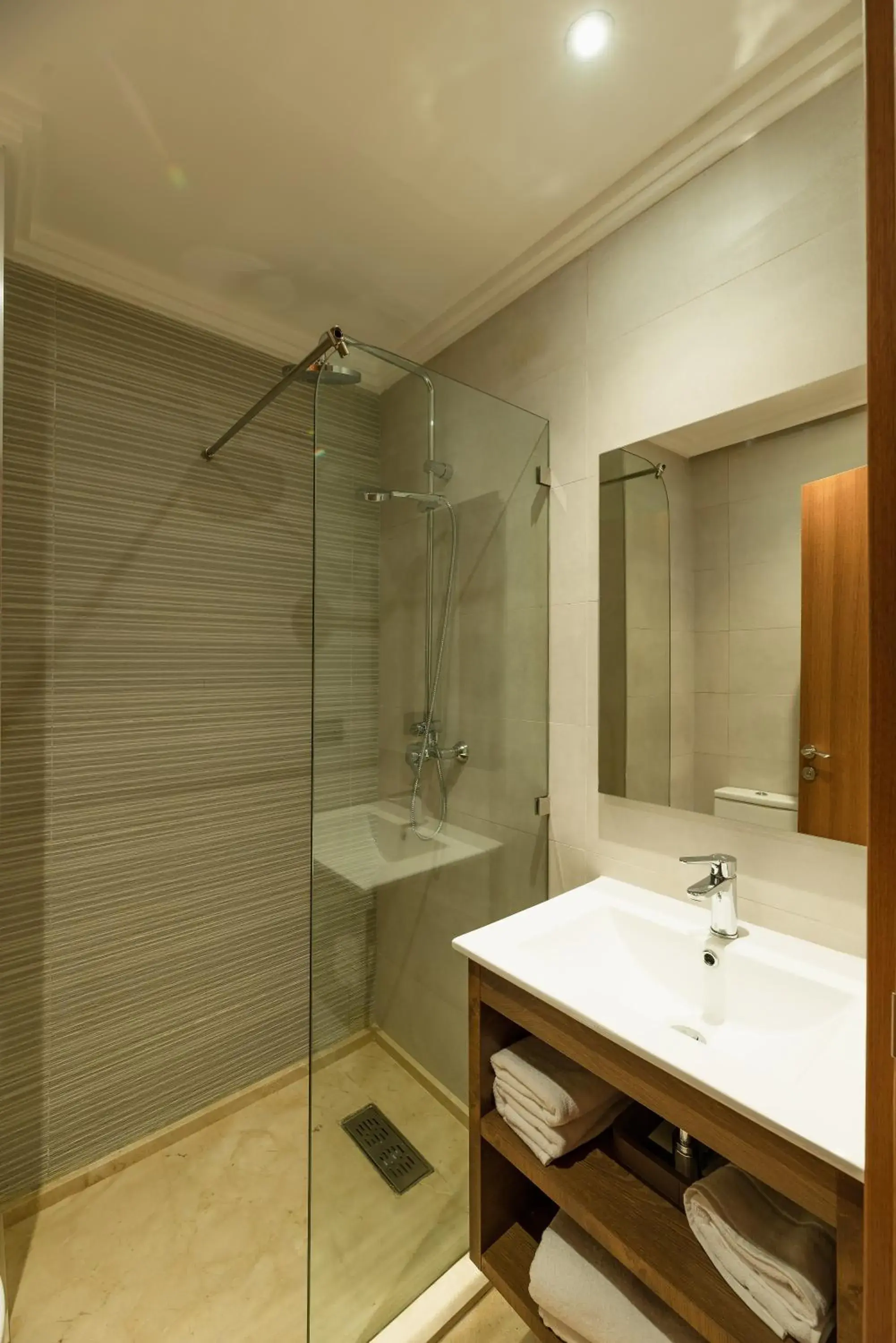 Shower, Bathroom in Avenue Suites & Appart Hotel Deluxe