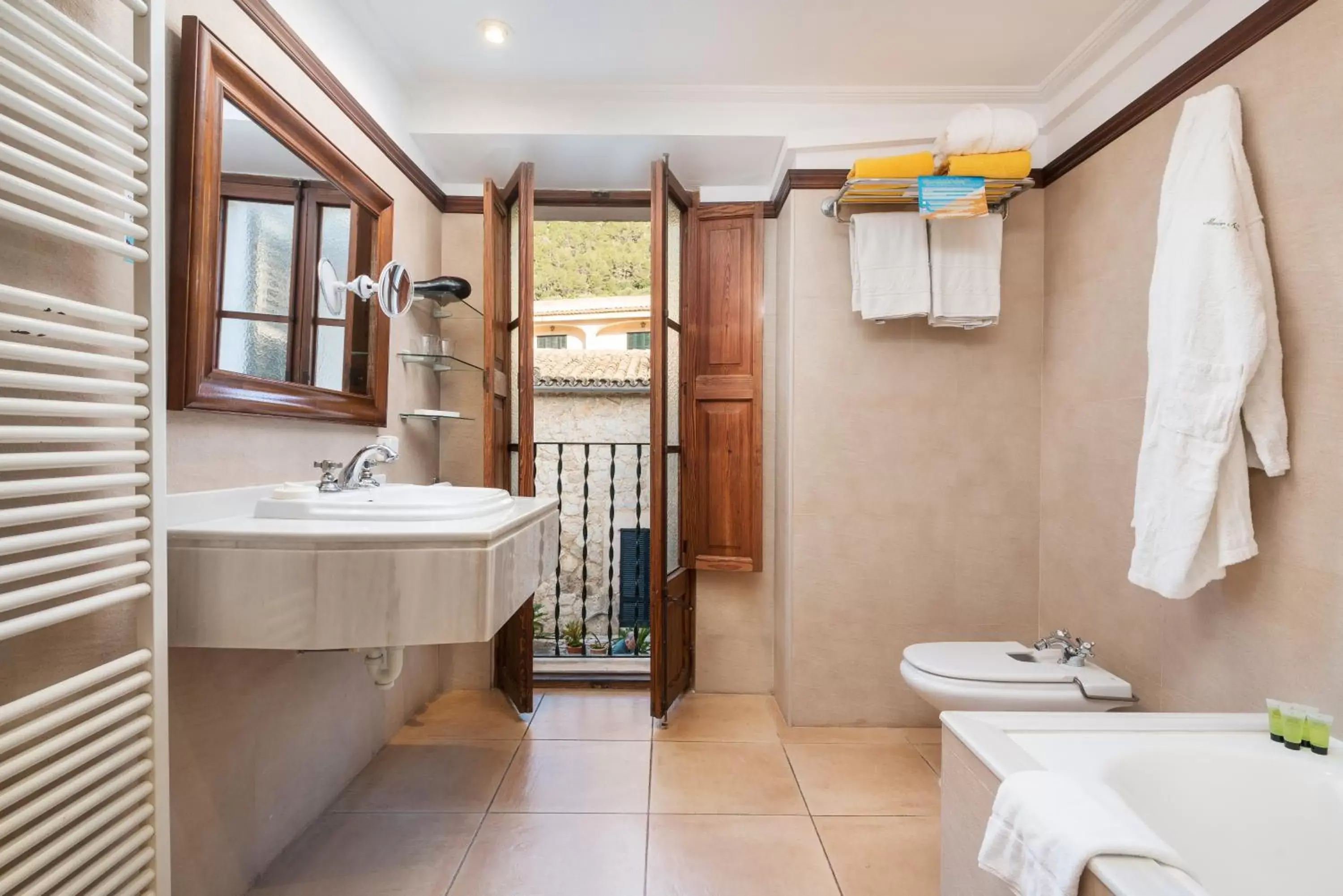 Bathroom in Monnaber Nou Finca Hotel & Spa