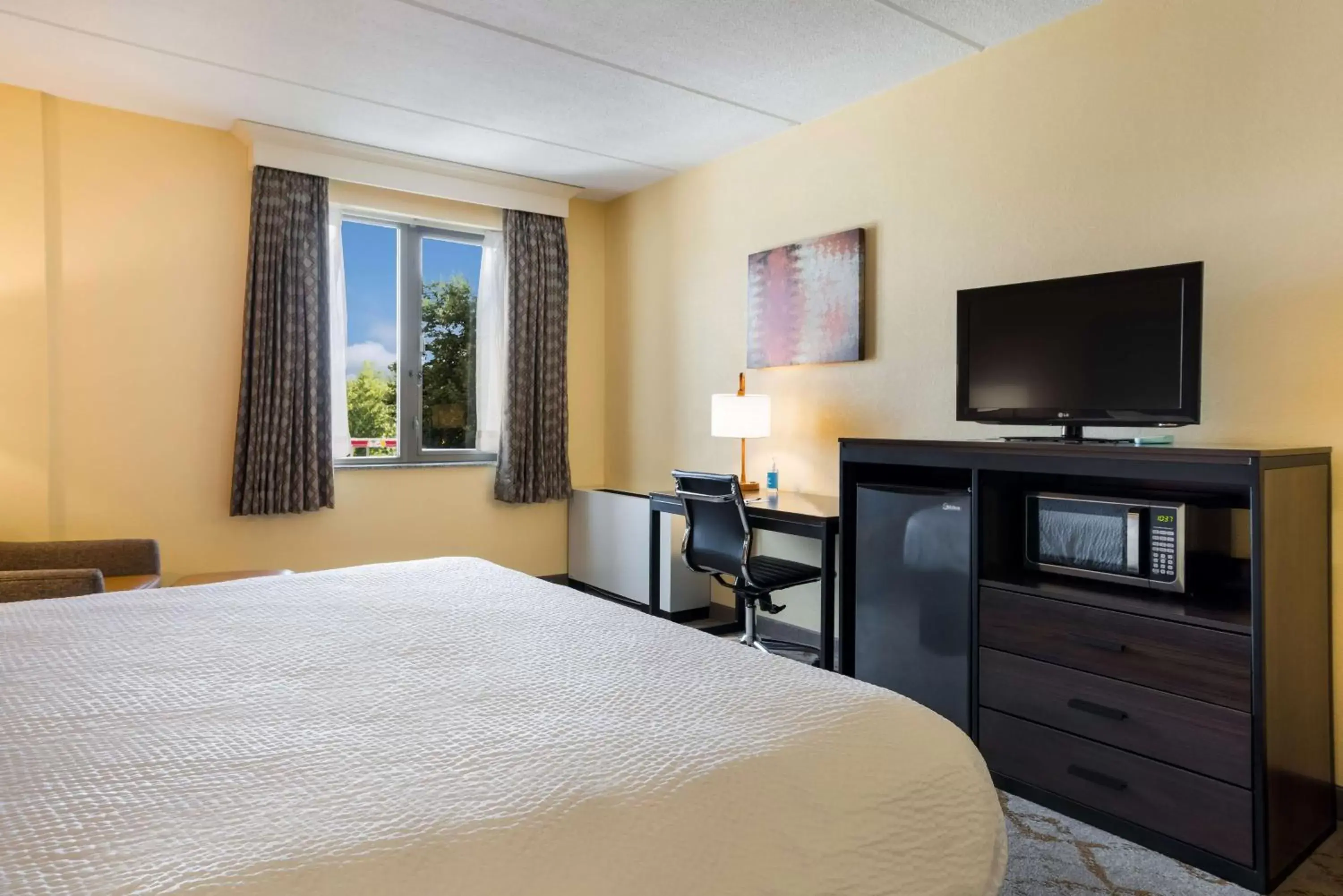 Bedroom, Bed in Best Western Grand Victorian Inn