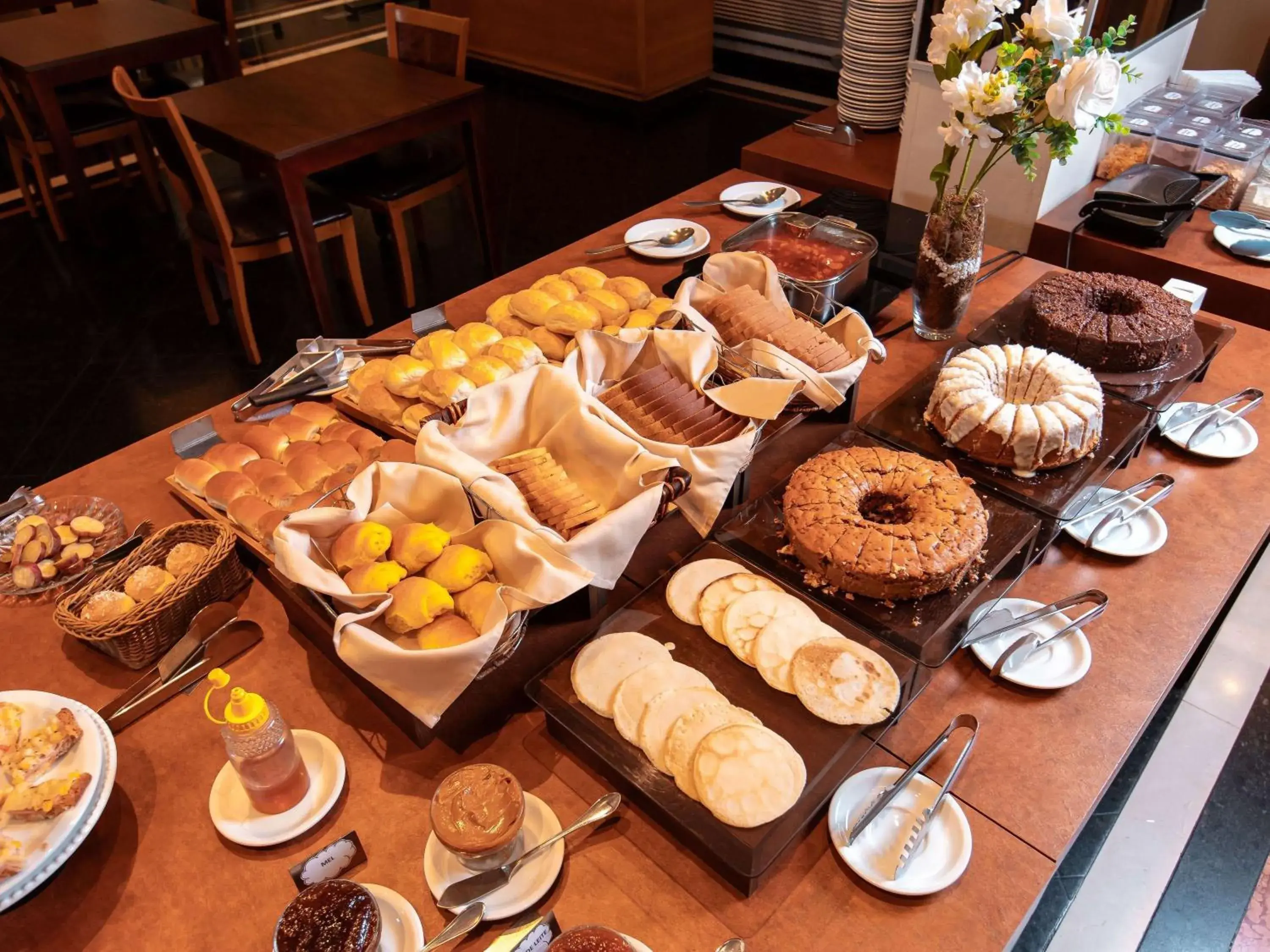 Breakfast in Hotel Portal D'Oeste