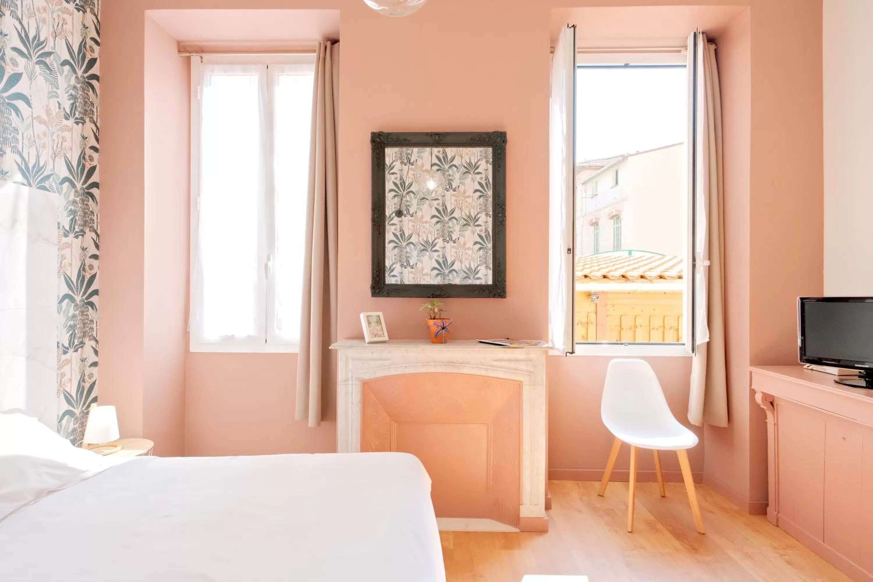 Photo of the whole room, Bed in Hotel Lemon