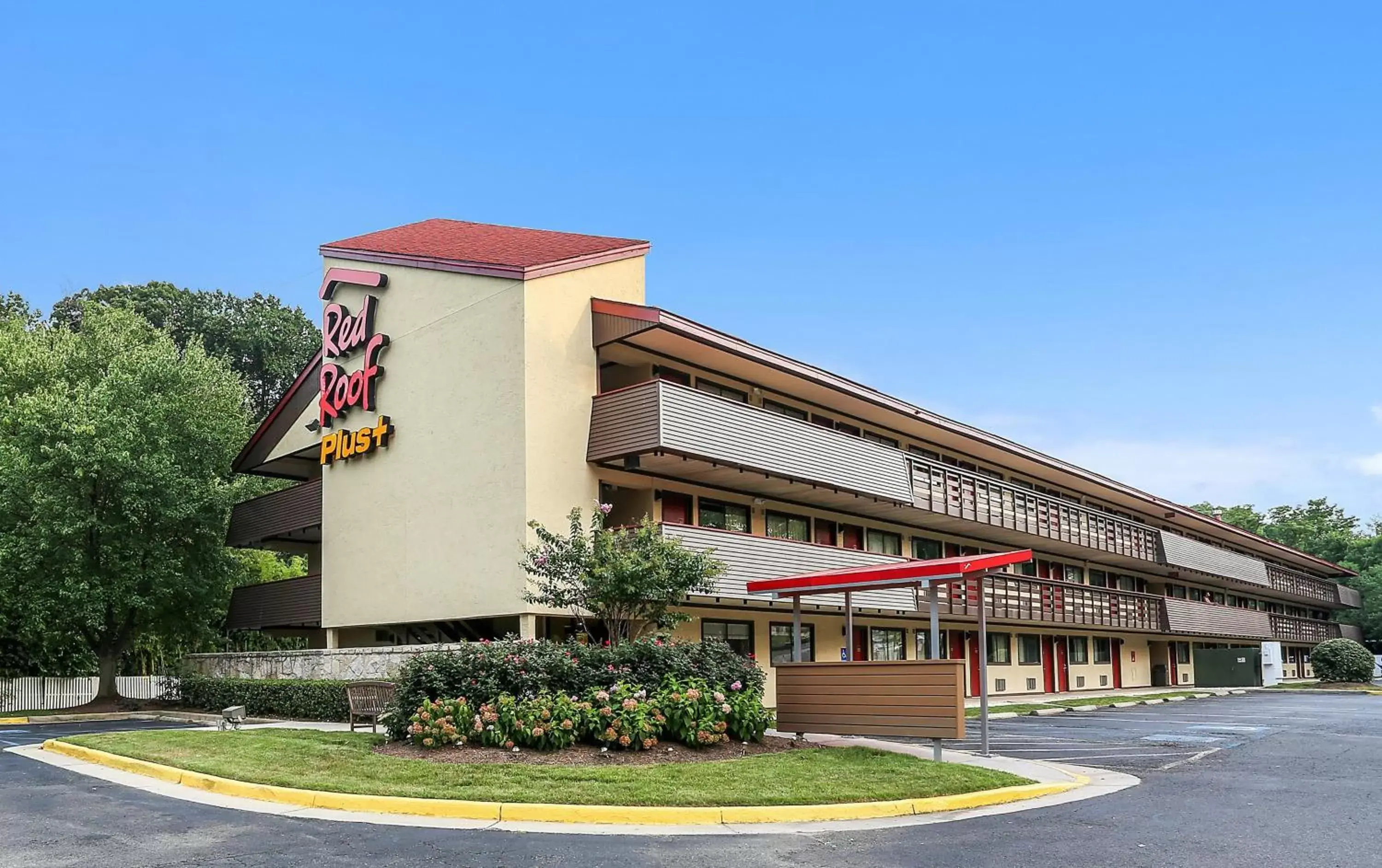 Property Building in Red Roof Inn PLUS+ Washington DC - Alexandria