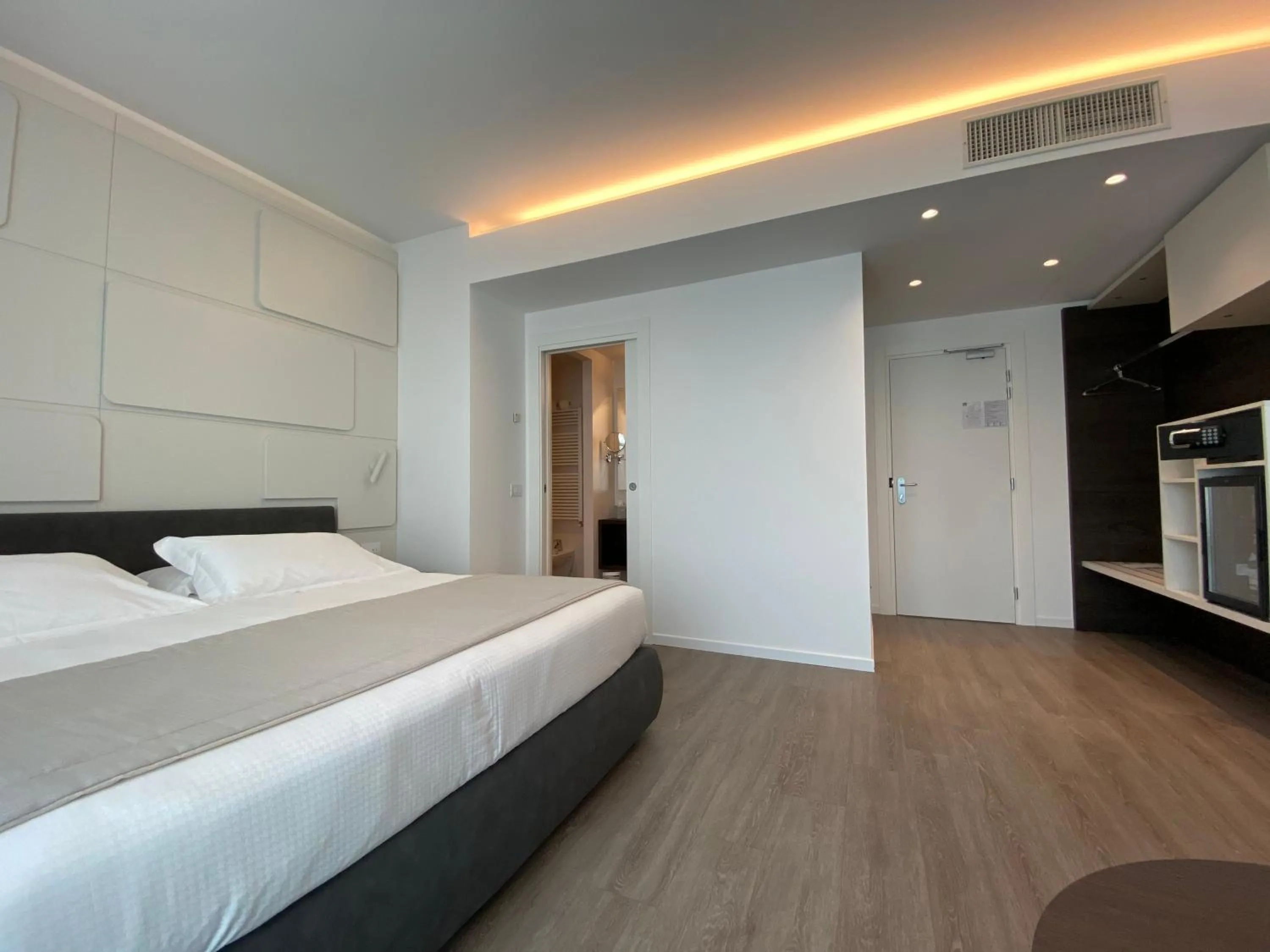 Photo of the whole room, Bed in Solho Hotel