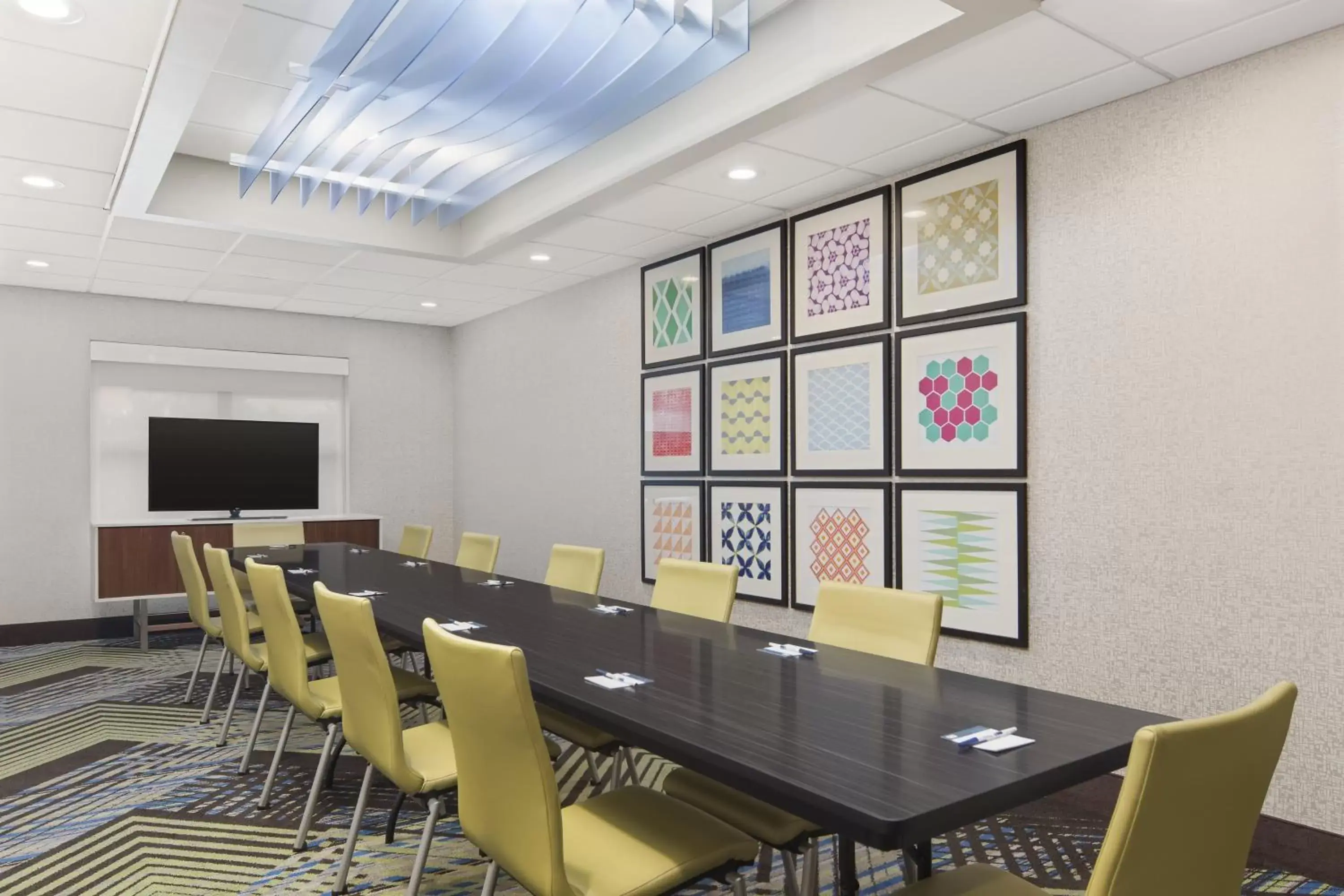 Meeting/conference room in Holiday Inn Express Hotel & Suites Byron, an IHG Hotel