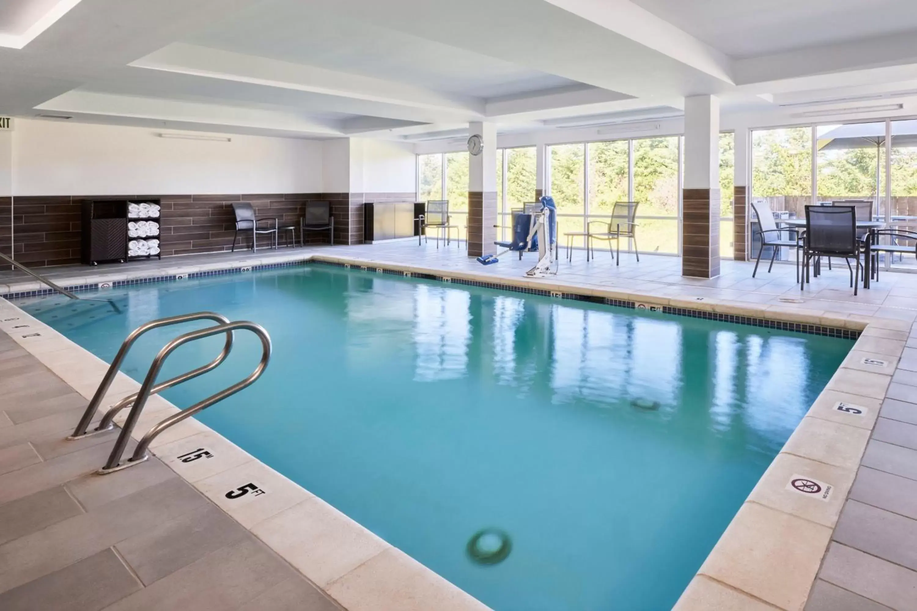 Swimming Pool in Fairfield Inn & Suites Burlington