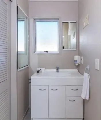 Bathroom in Twin Peaks Lakeside Inn