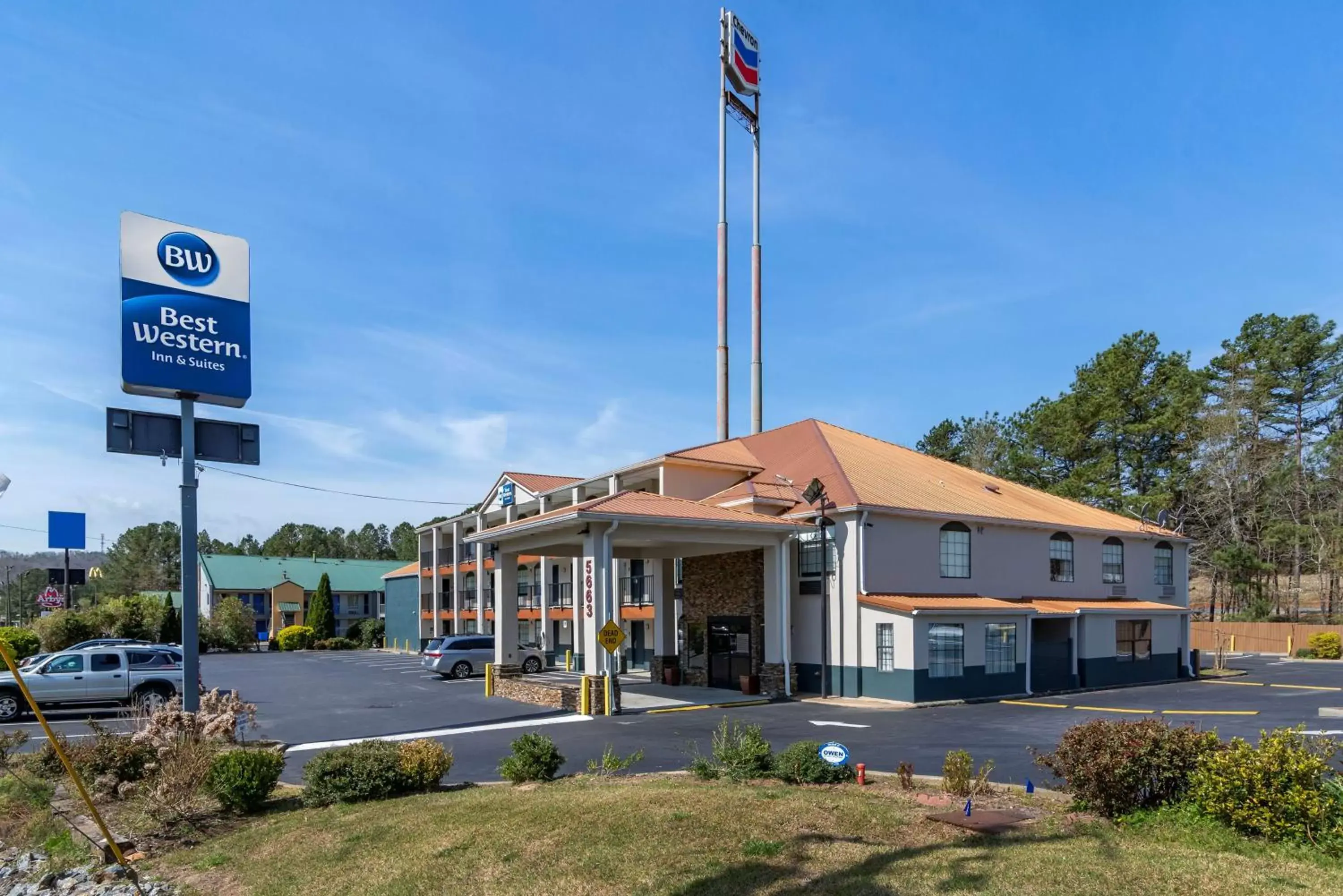 Property building in Best Western Allatoona Inn & Suites Property building in Best Western Allatoona Inn & Suites