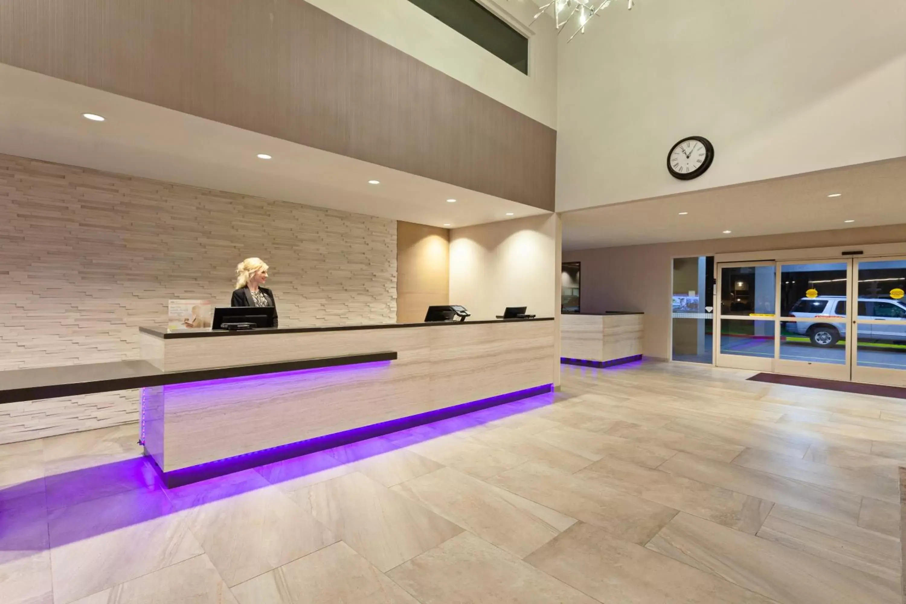 Property building, Lobby/Reception in Crowne Plaza Silicon Valley North - Union City, an IHG Hotel