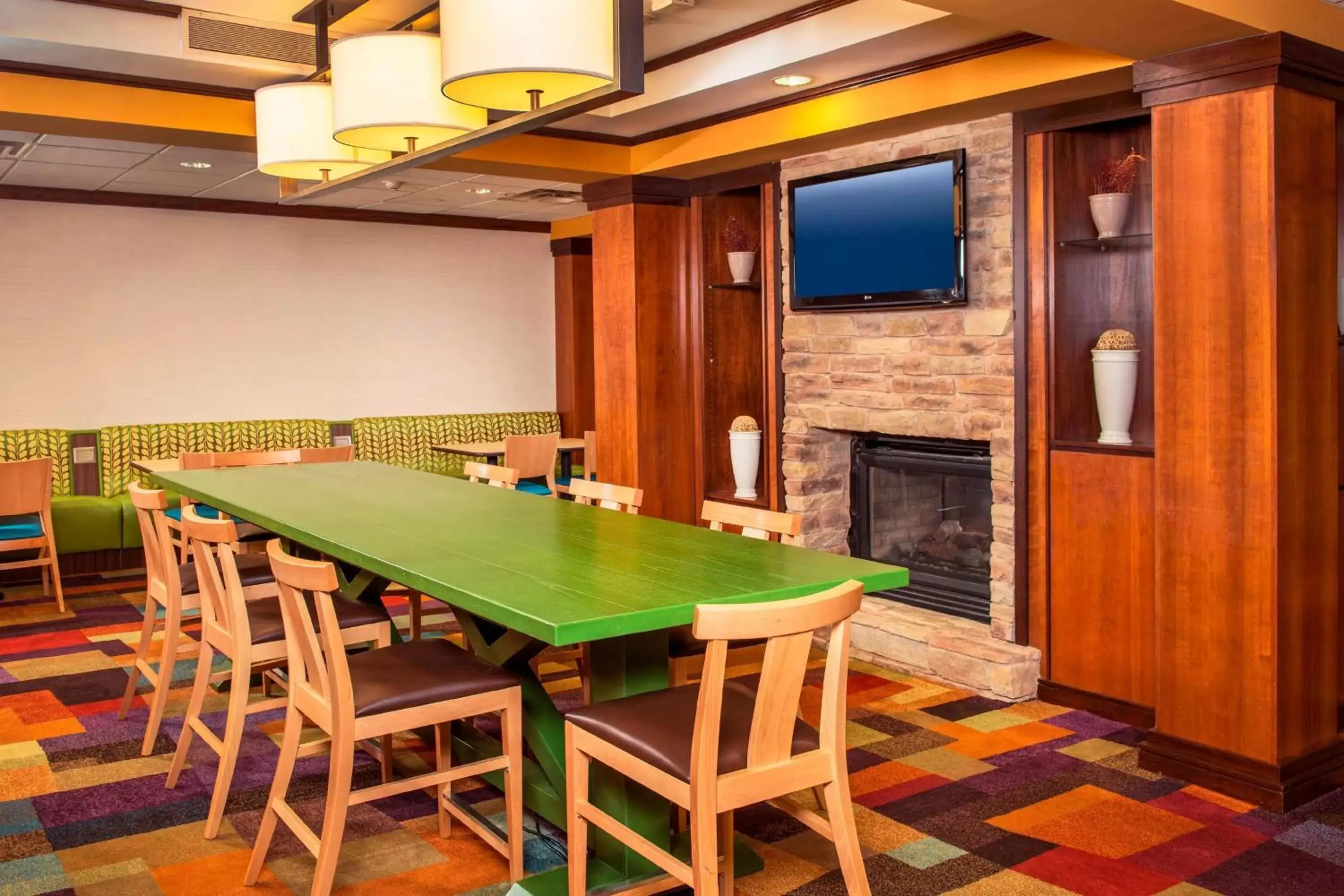 Restaurant/places to eat in Fairfield Inn & Suites by Marriott Williamsburg