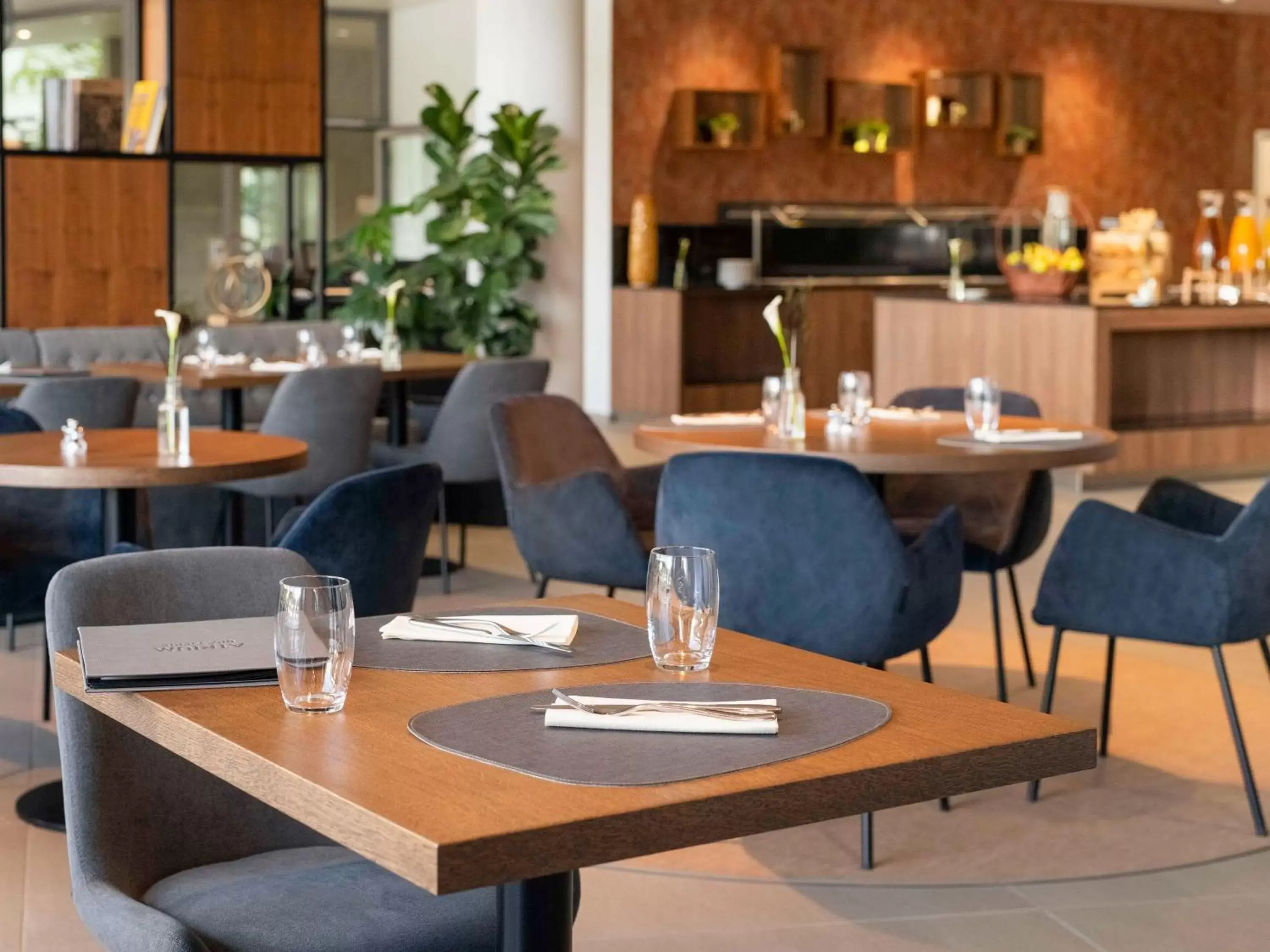 Restaurant/Places to Eat in Mercure Geneva Airport