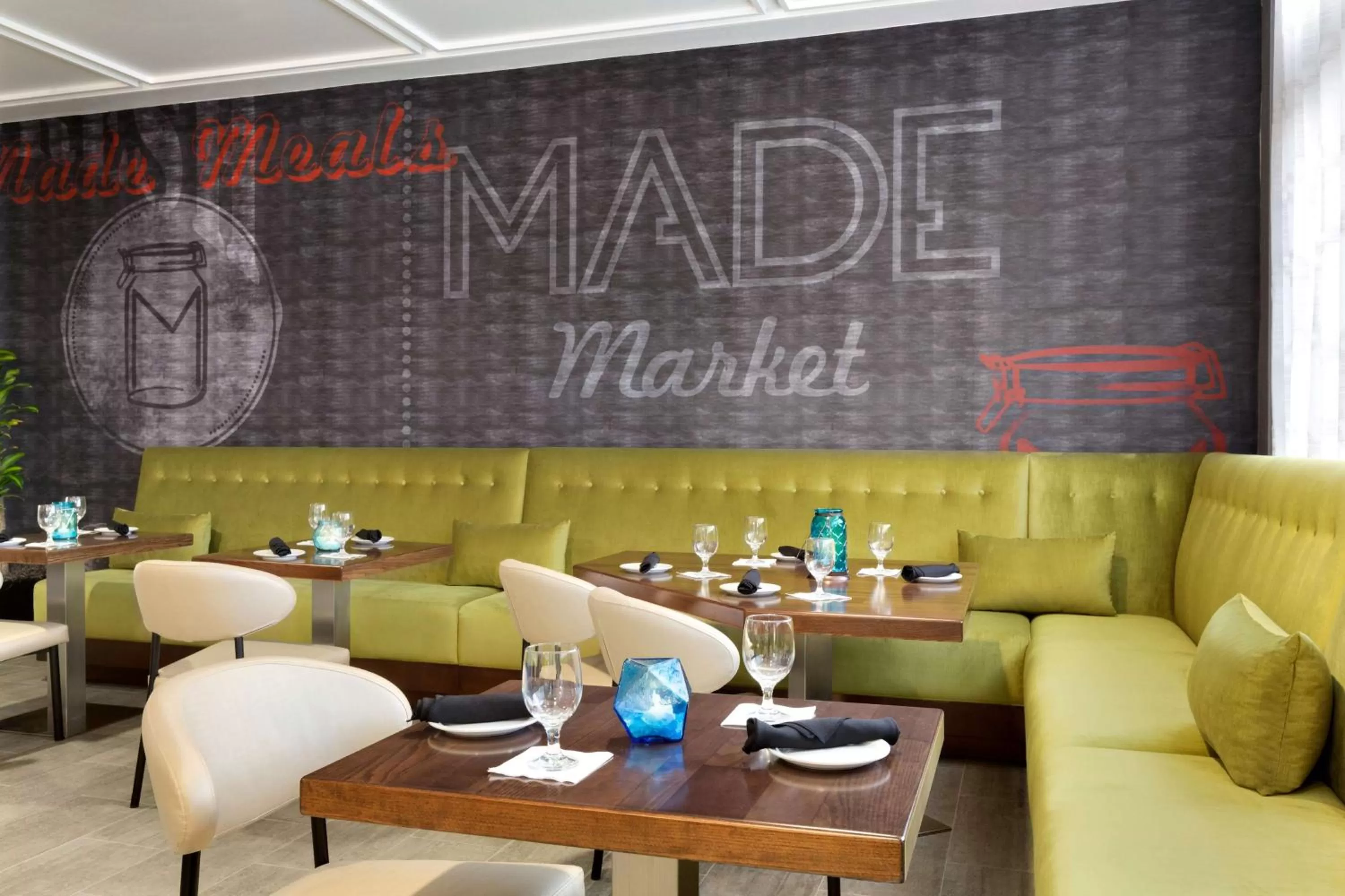 Restaurant/places to eat in DoubleTree by Hilton Hotel Oklahoma City Airport