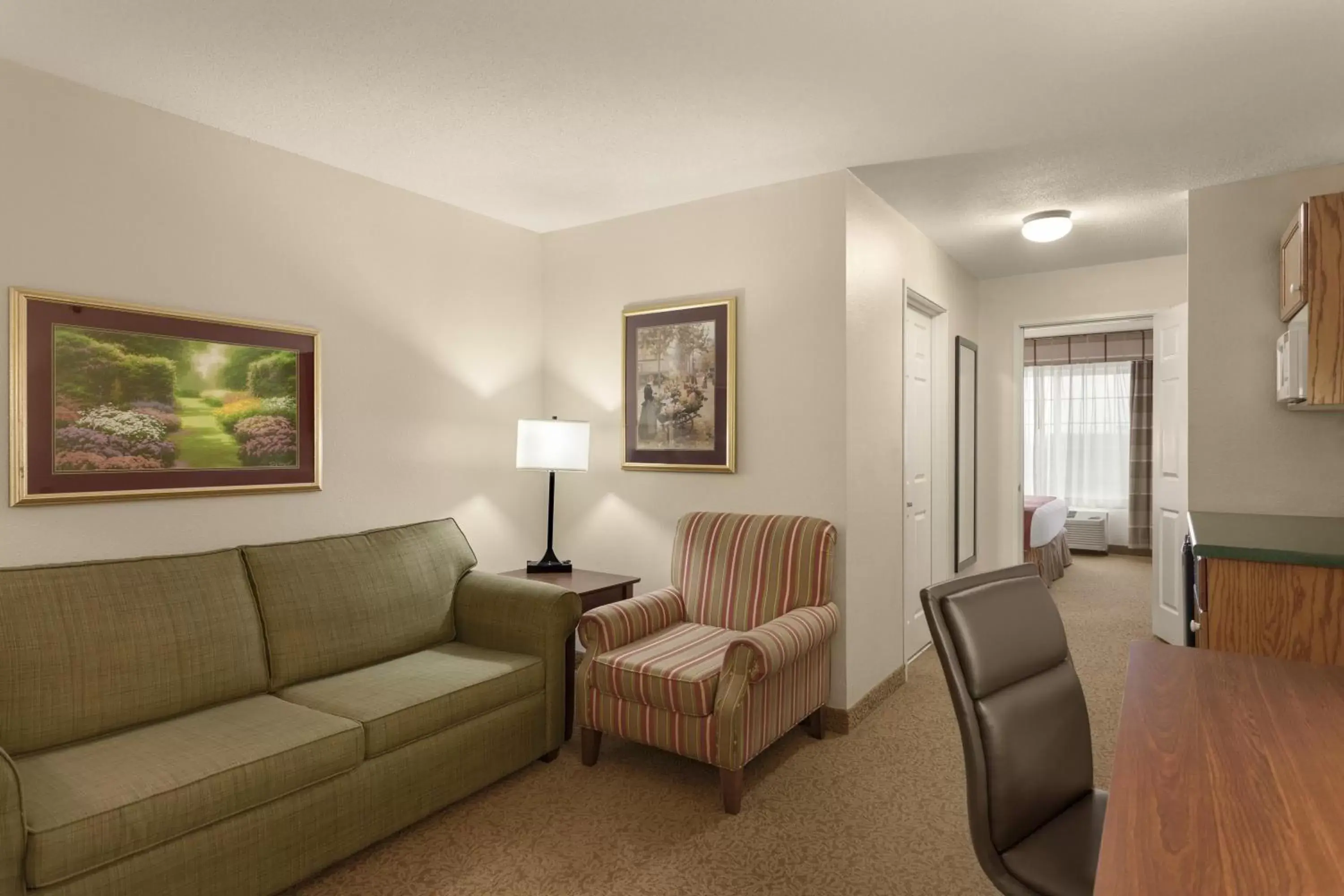 Photo of the whole room, Seating Area in Country Inn & Suites by Radisson, Ames, IA